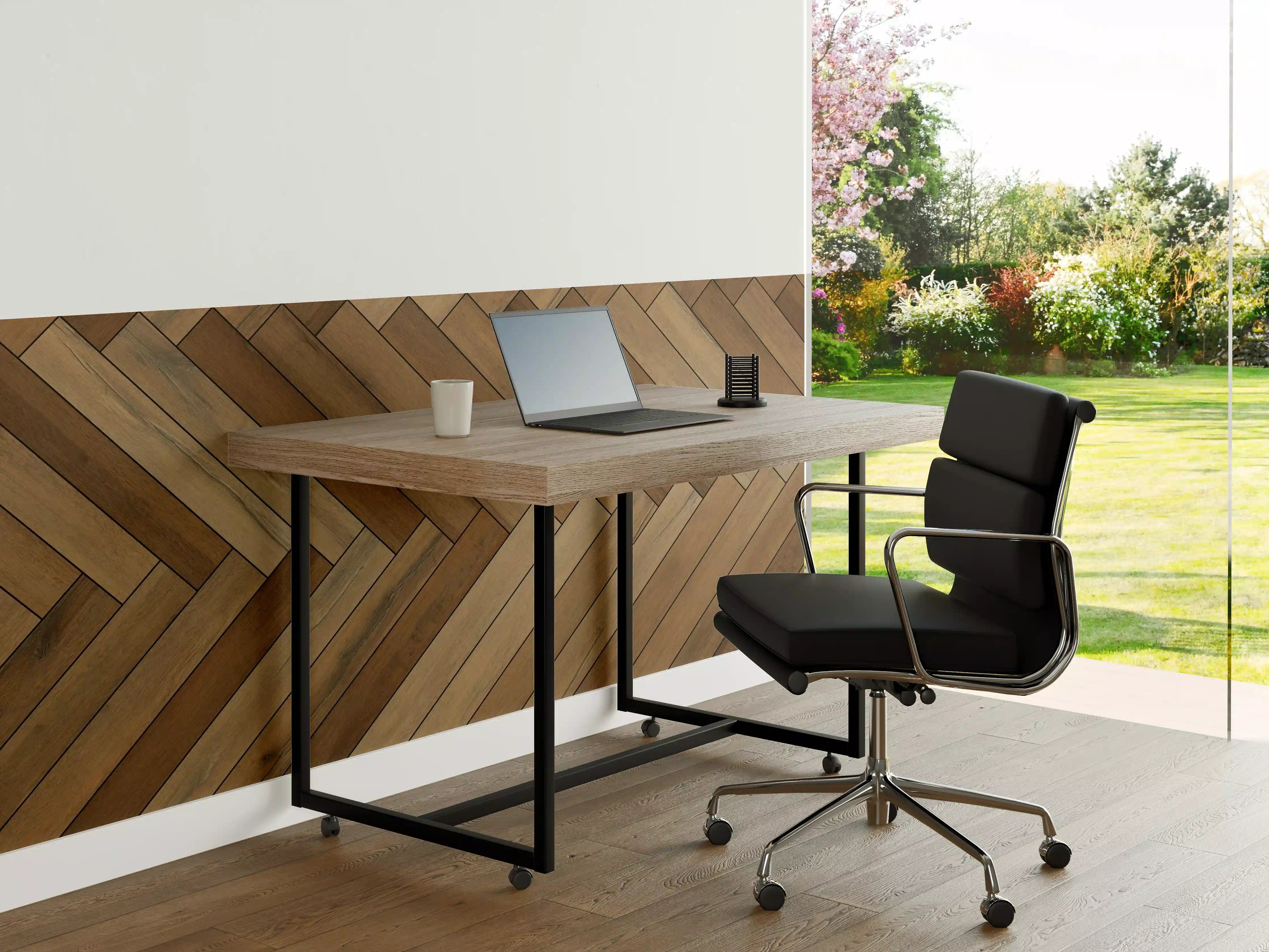 Büro Wandgestaltung - Warmer Holzparkettboden in Diagonalmuster