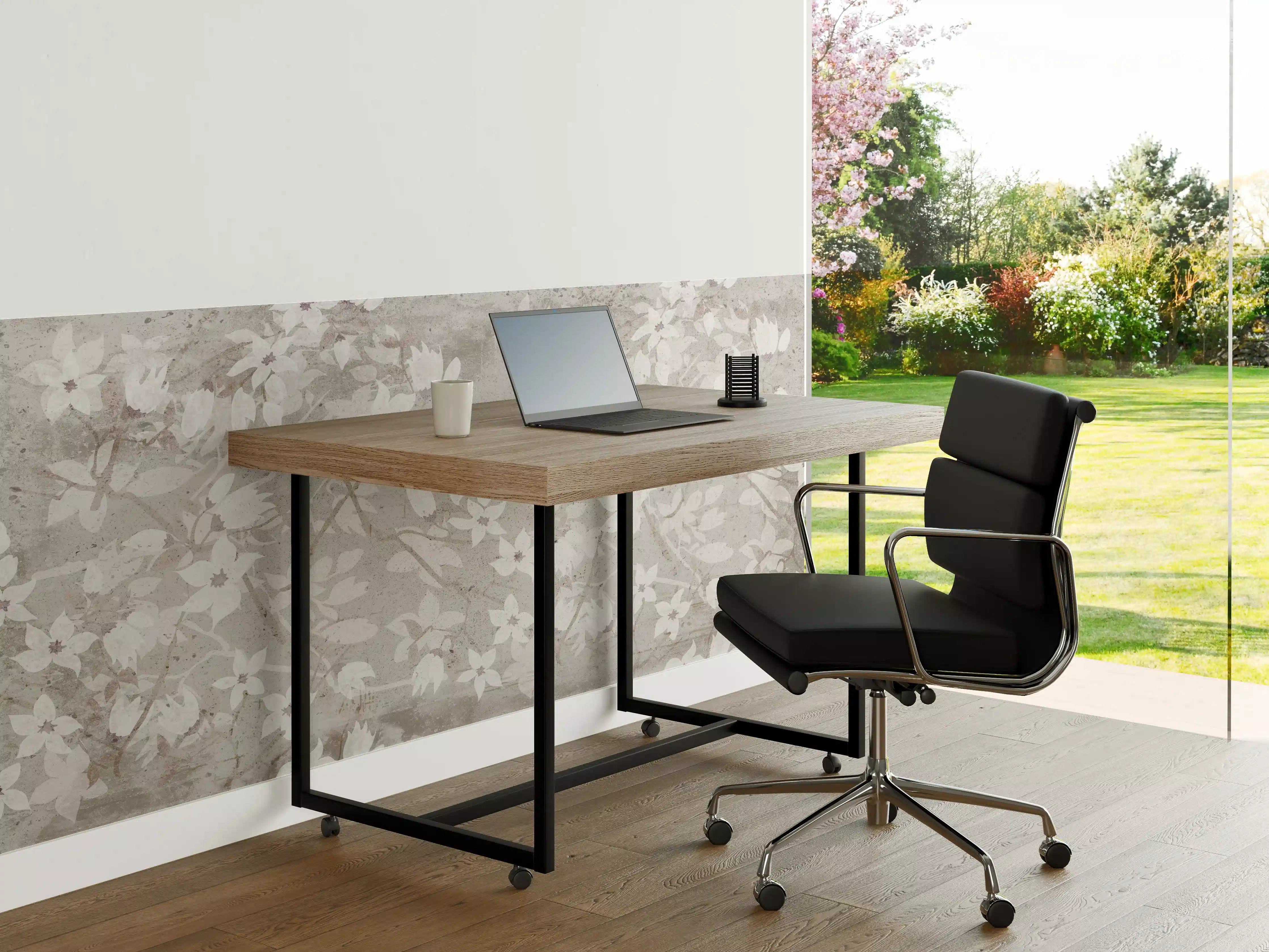 Büro Wandgestaltung - Weiße Blumen auf altem grauem Hintergrund