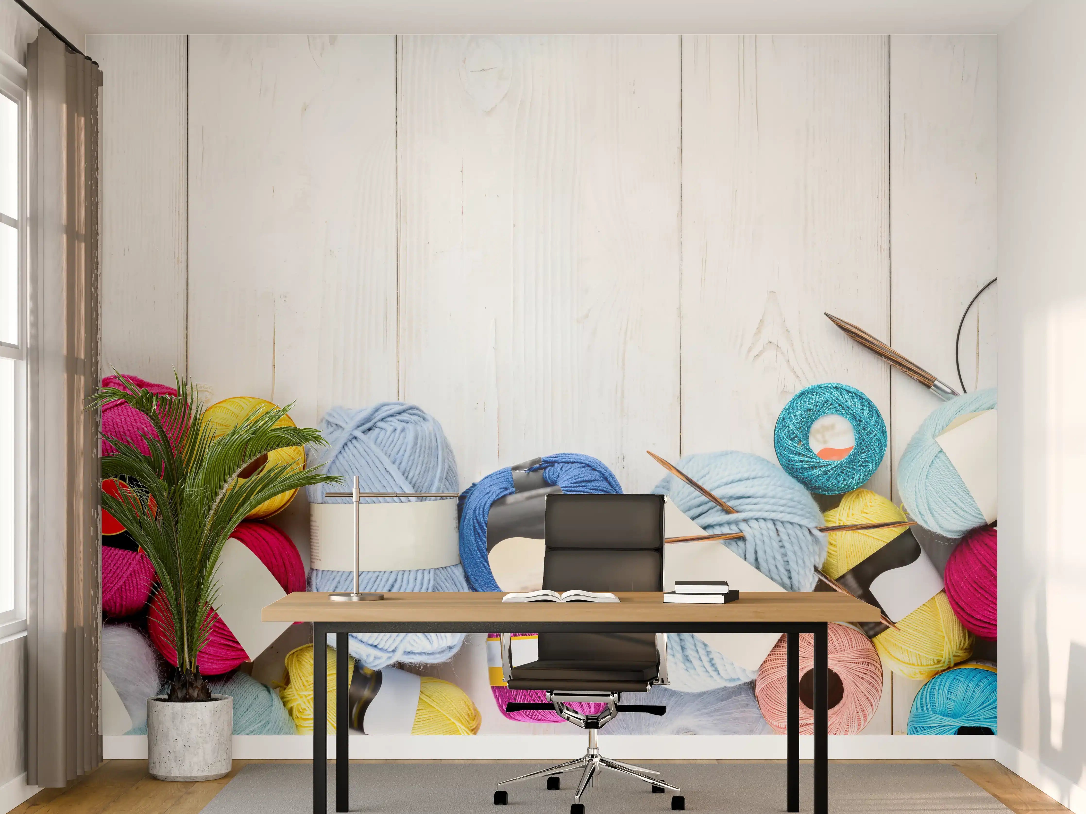Büro Wandgestaltung - Wolle und Stricknadeln auf Holzhintergrund