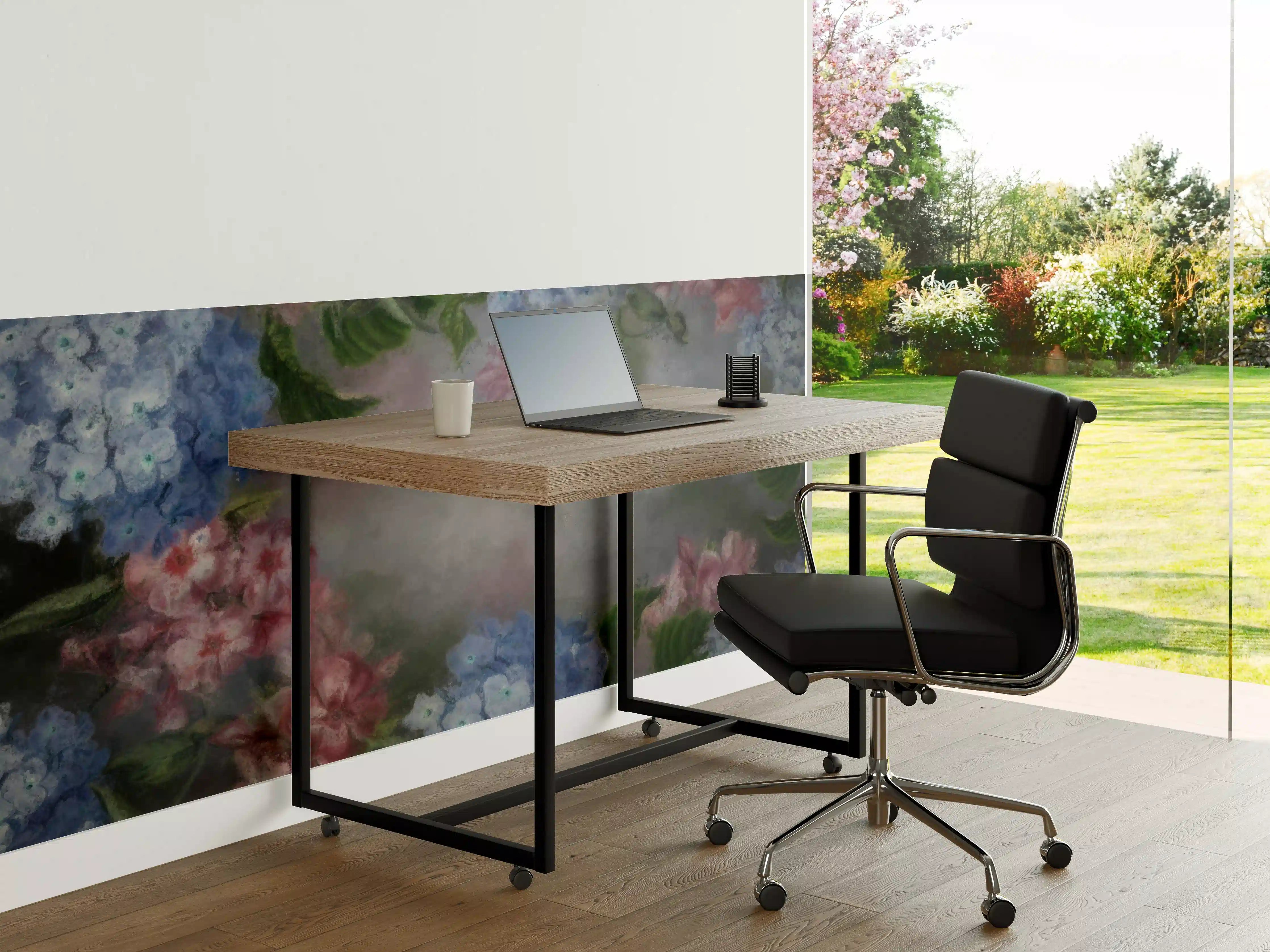 Büro Wandgestaltung - antiquarisches Blumengemälde