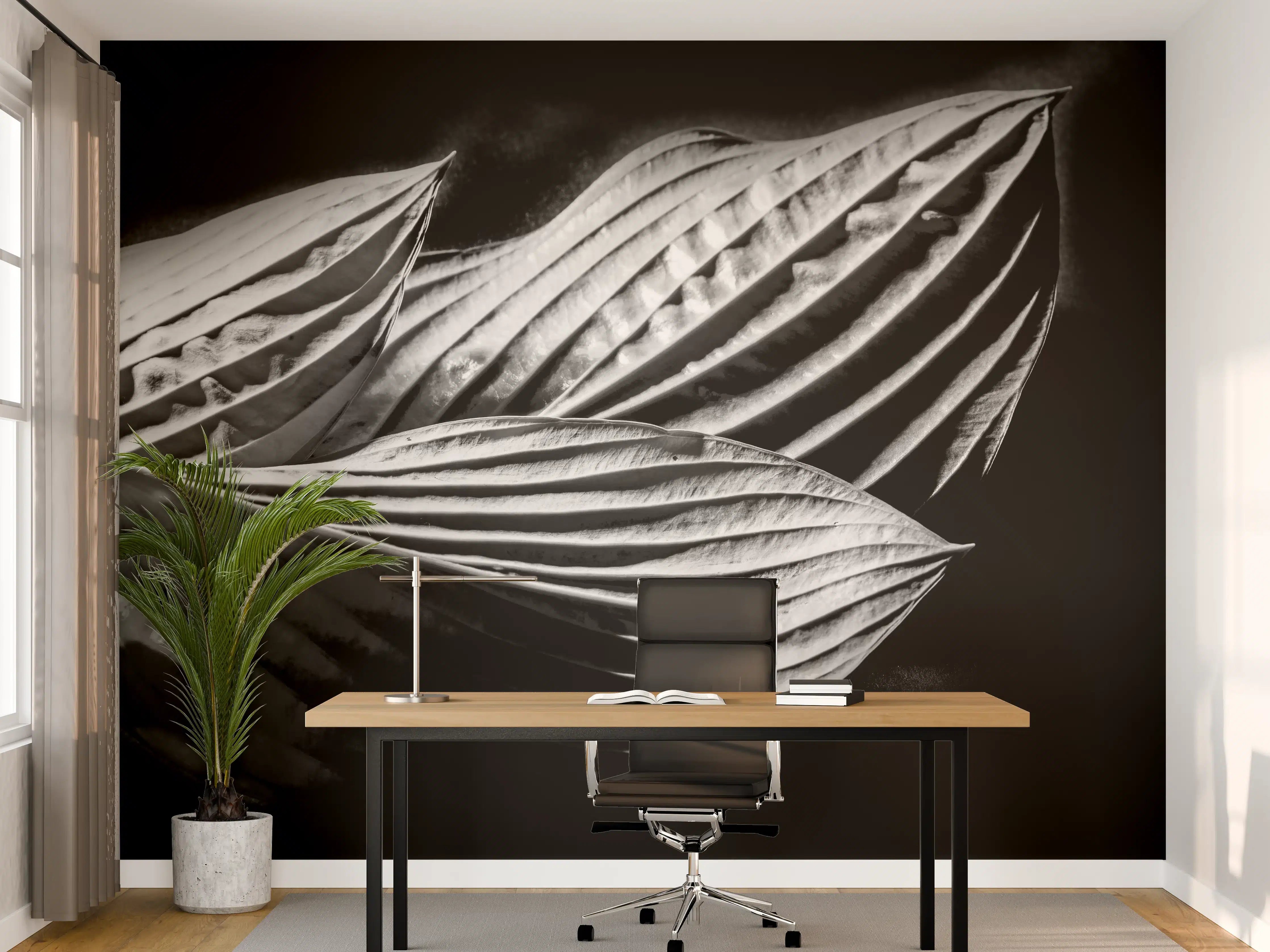 Büro Wandgestaltung - drei Blätter auf dunklem Hintergrund