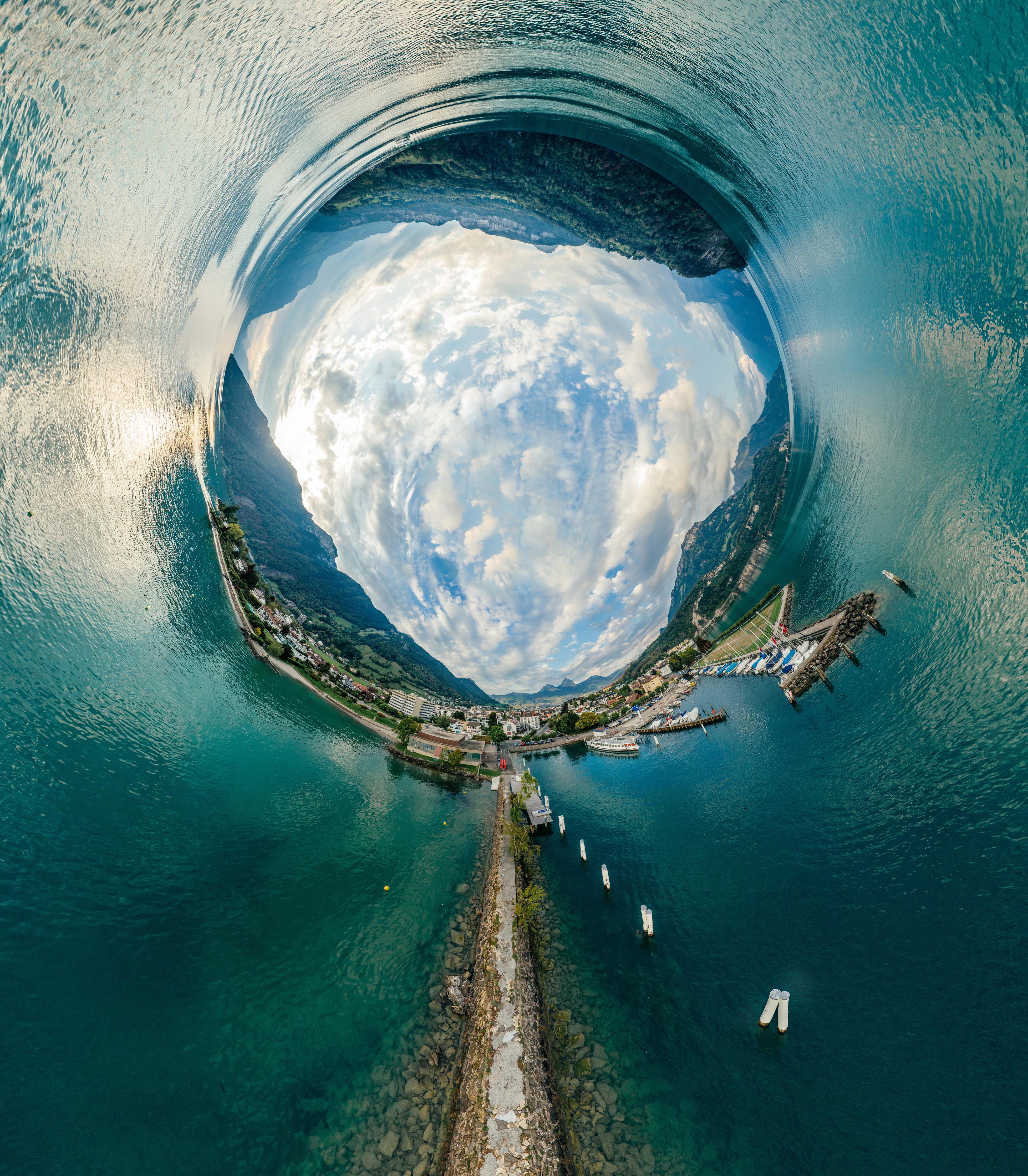 Duschrückwand-360° VR Drone Panorama Bergsee Schweiz