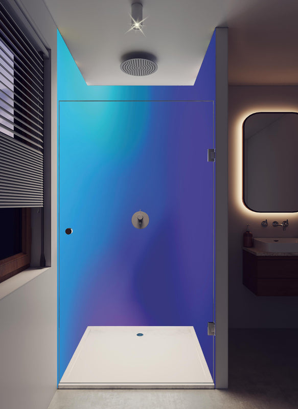 Duschrückwand - Abstrakte Blau-Lila Farbkomposition in hellem Badezimmer mit Regenduschkopf  - zweiteilige Eck-Duschrückwand