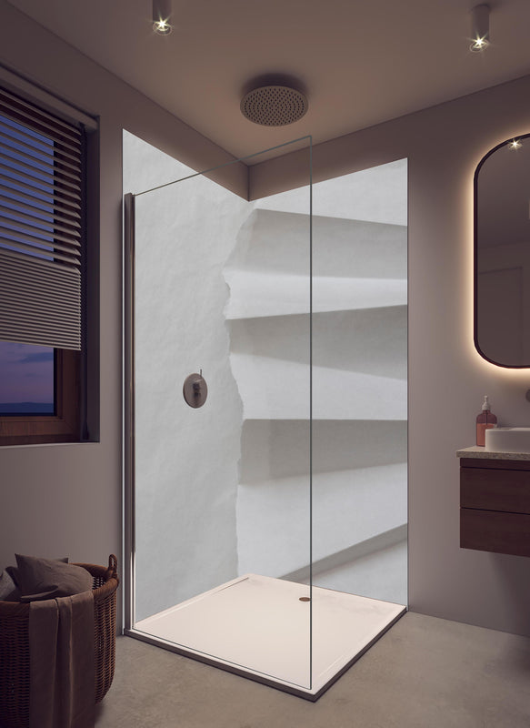 Duschrückwand - Abstrakte weiβe Papierkunst mit Grautönen in hellem Badezimmer mit Regenduschkopf  - zweiteilige Eck-Duschrückwand
