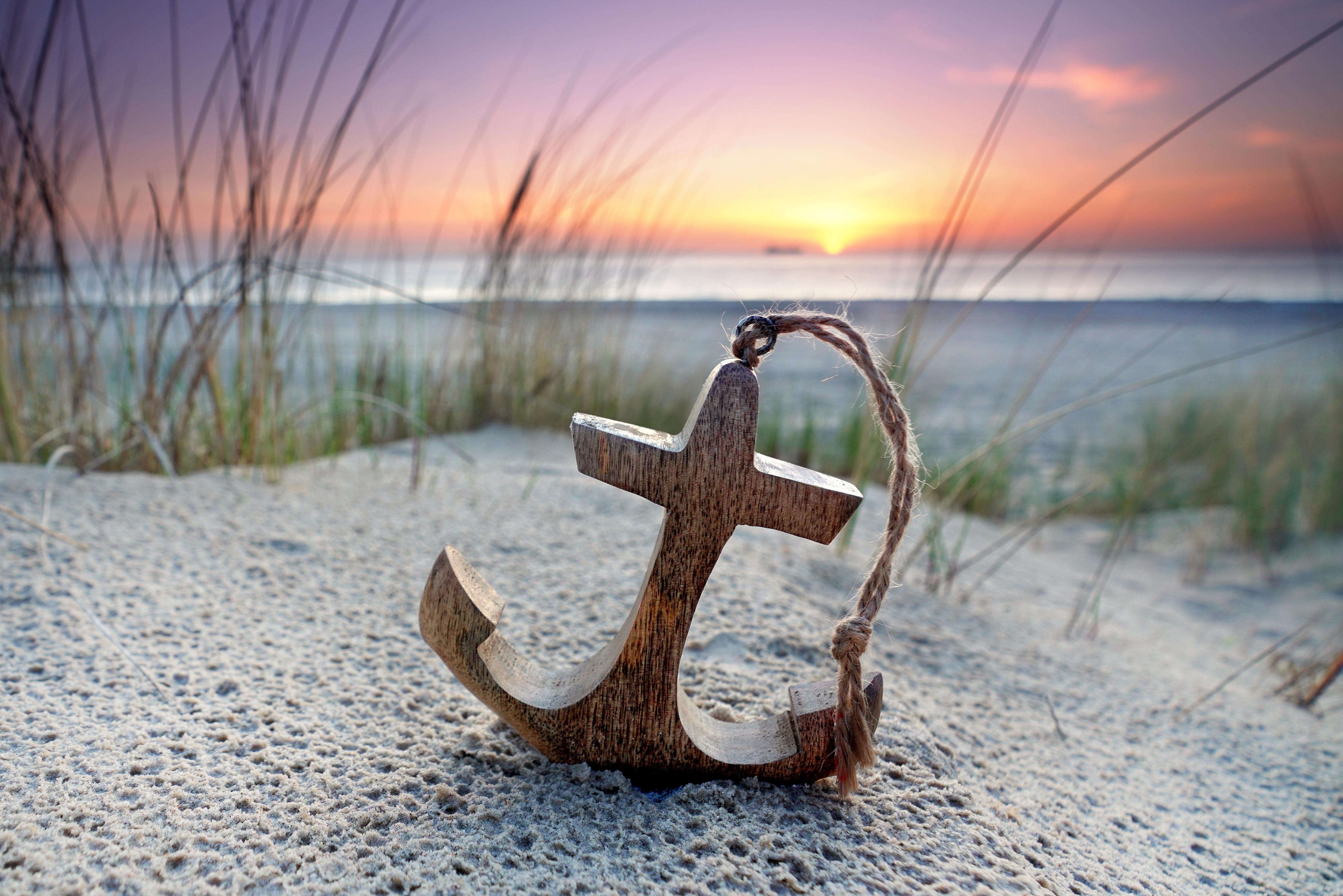 Duschrückwand-Anker am Strand