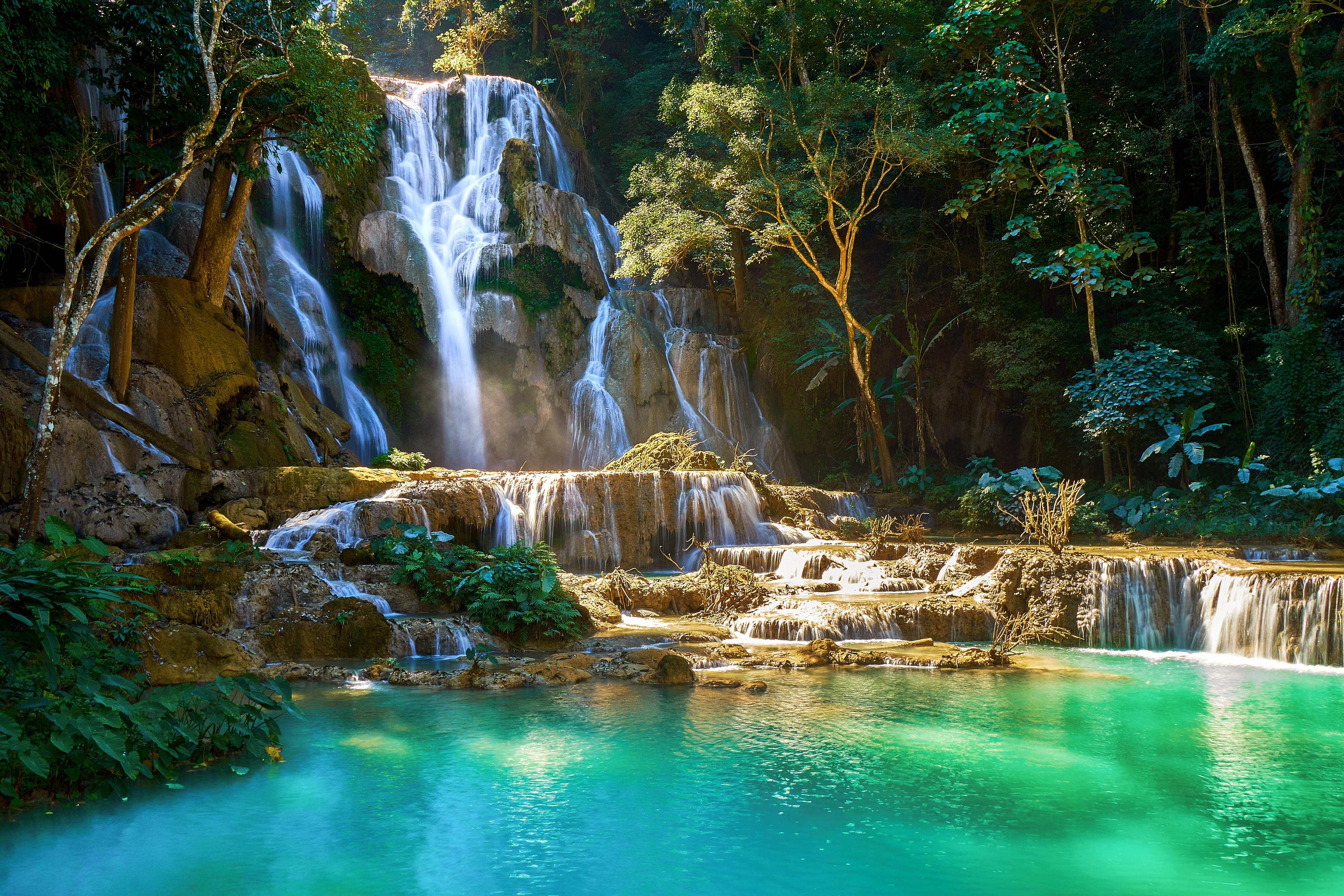 Duschrückwand-Atemberaubender Wasserfall in Laos