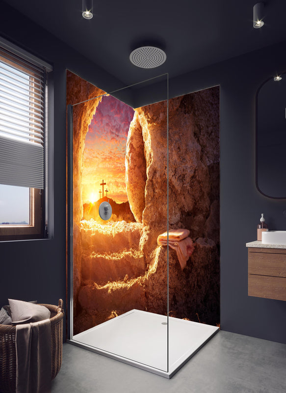Duschrückwand - Ausblick auf Kreuzigung aus einer Höhle bei Sonnenaufgang in hellem Badezimmer mit Regenduschkopf  - zweiteilige Eck-Duschrückwand