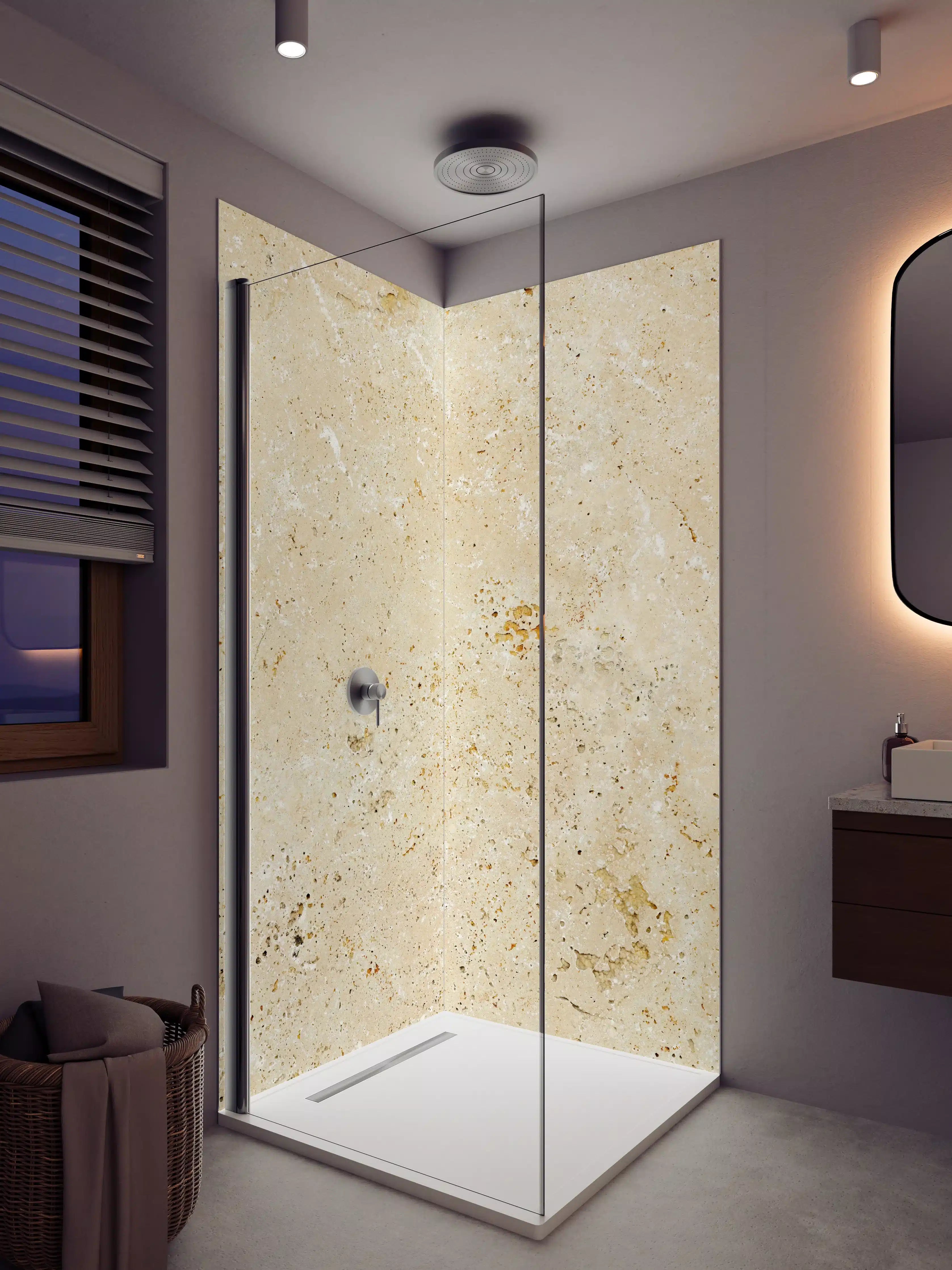 Duschrückwand - Beige Travertin-Optik mit warmen Farbtönen