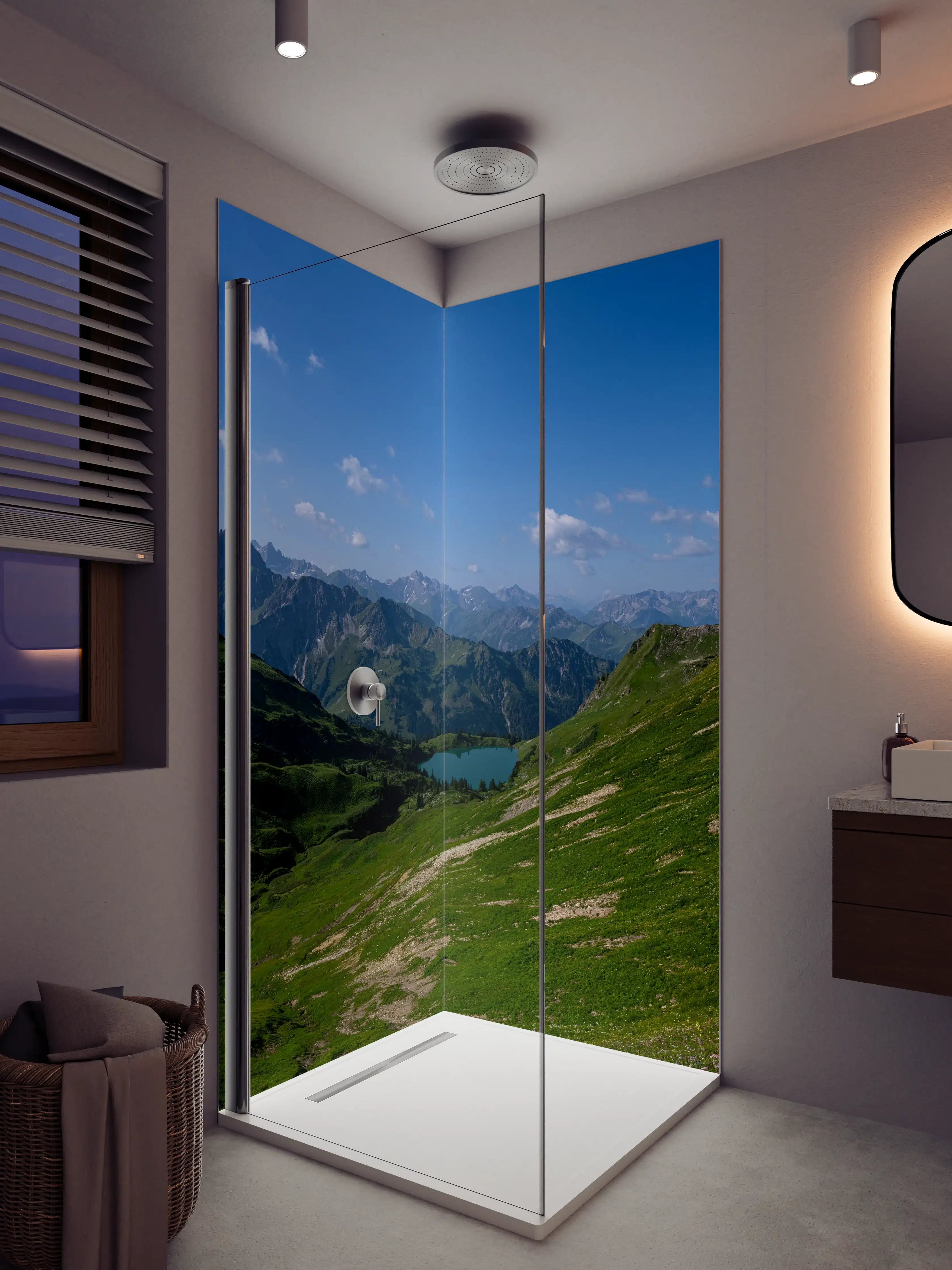 Duschrückwand - Bergpanorama mit grünem Gipfel