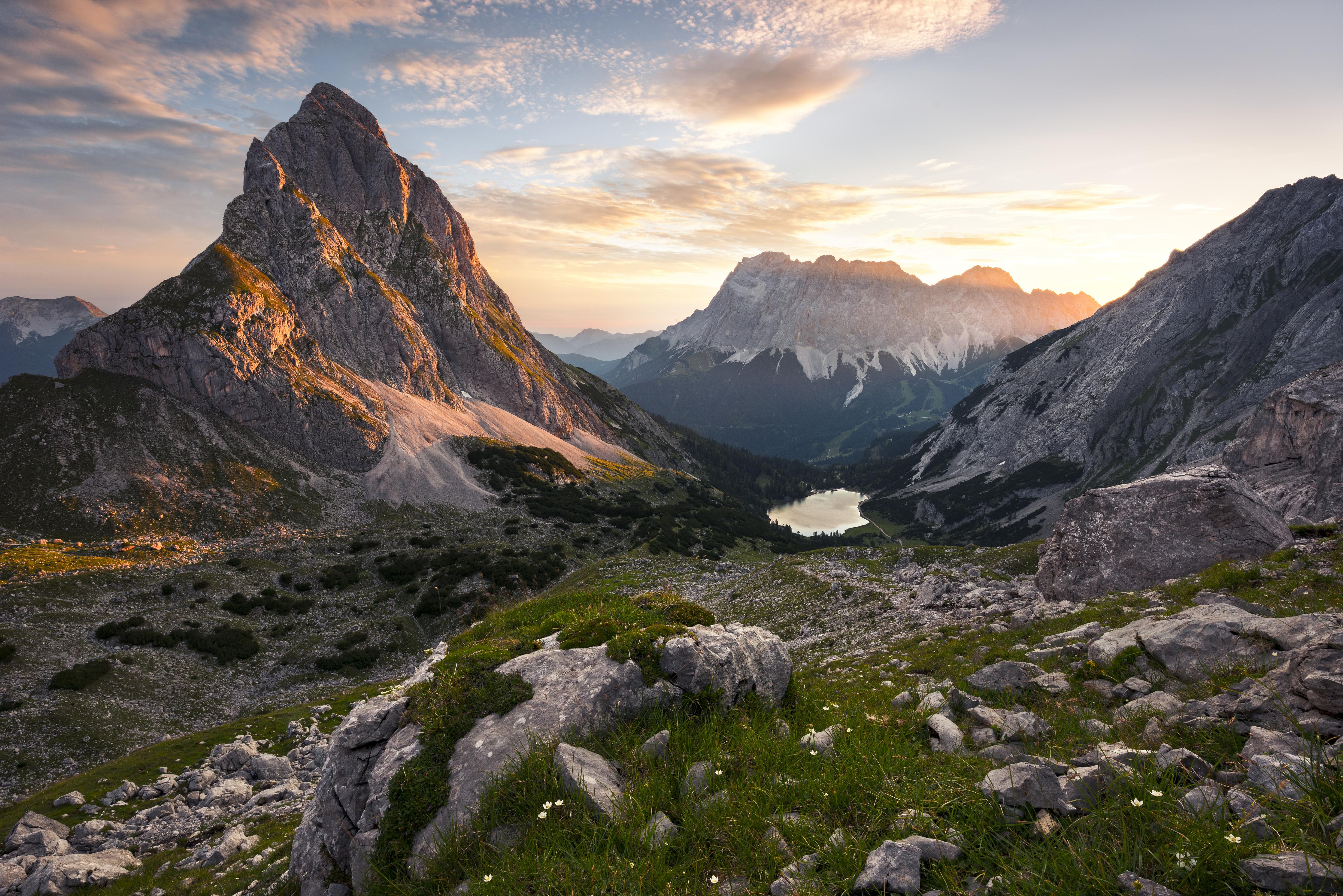 Duschrückwand-Bergseeidylle bei Abenddämmerung