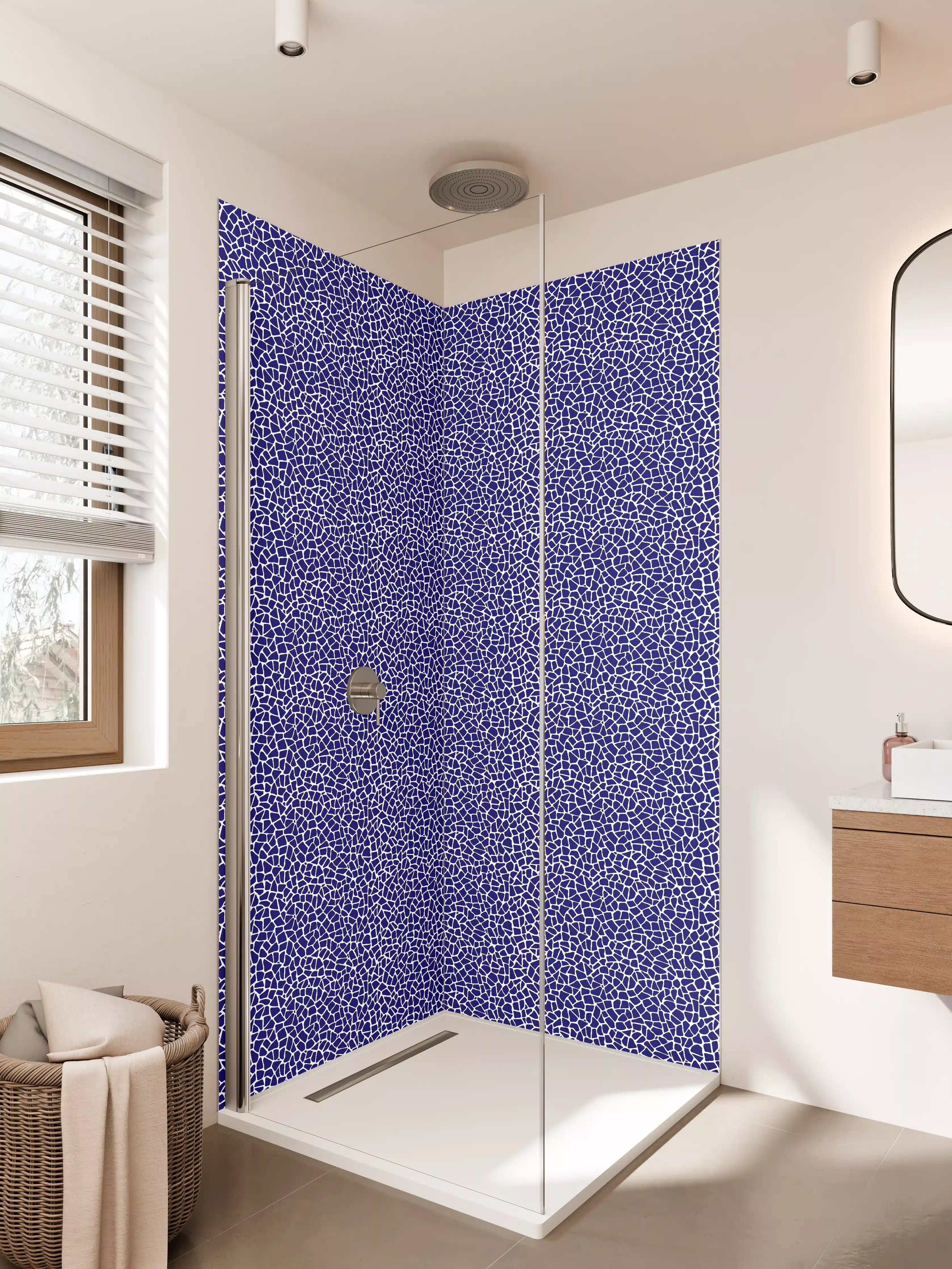 Duschrückwand - Blaue Mosaik-Textur mit feiner Struktur