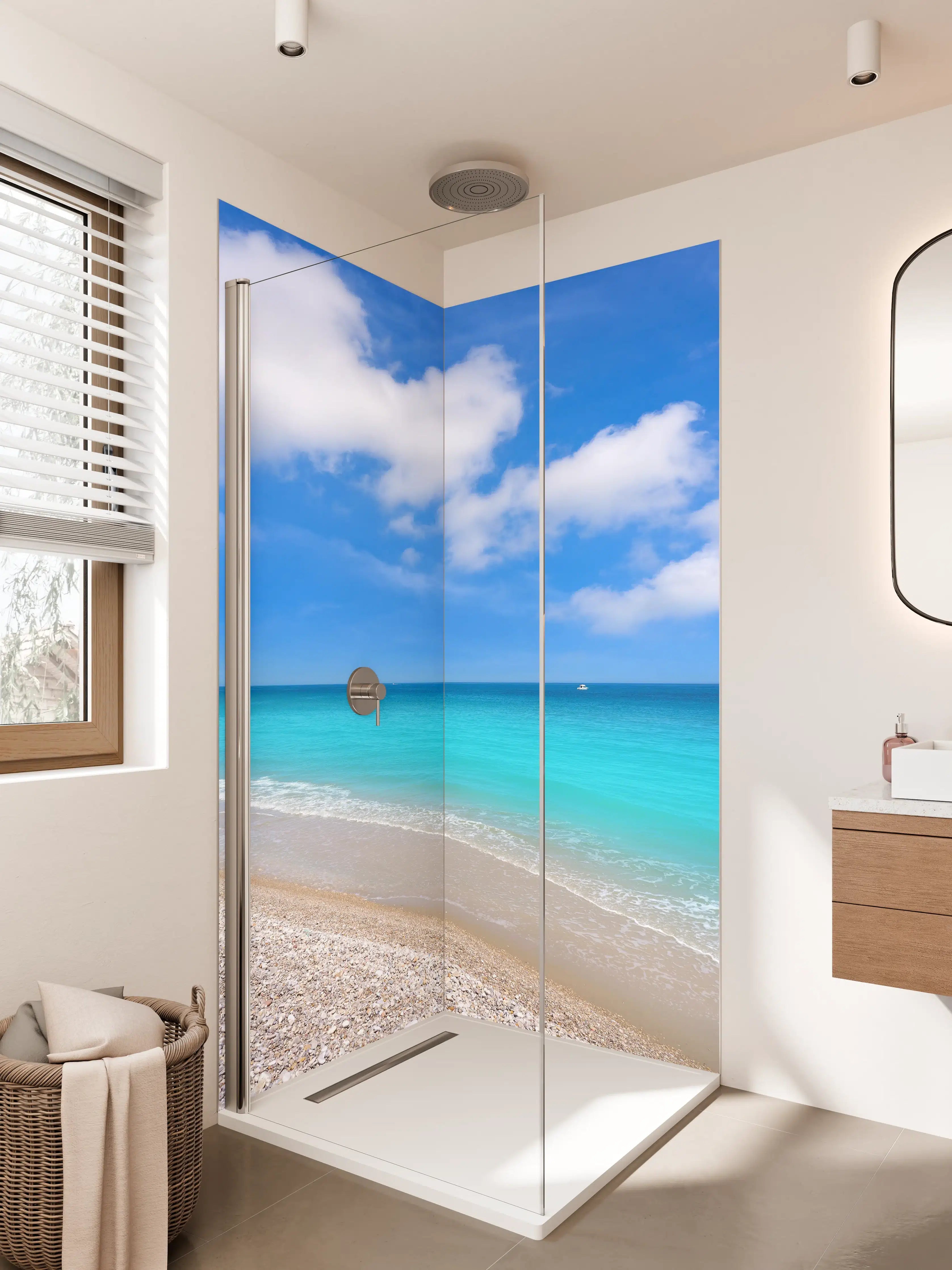 Duschrückwand - Blauer Himmel über Strand mit Sand und Wasser