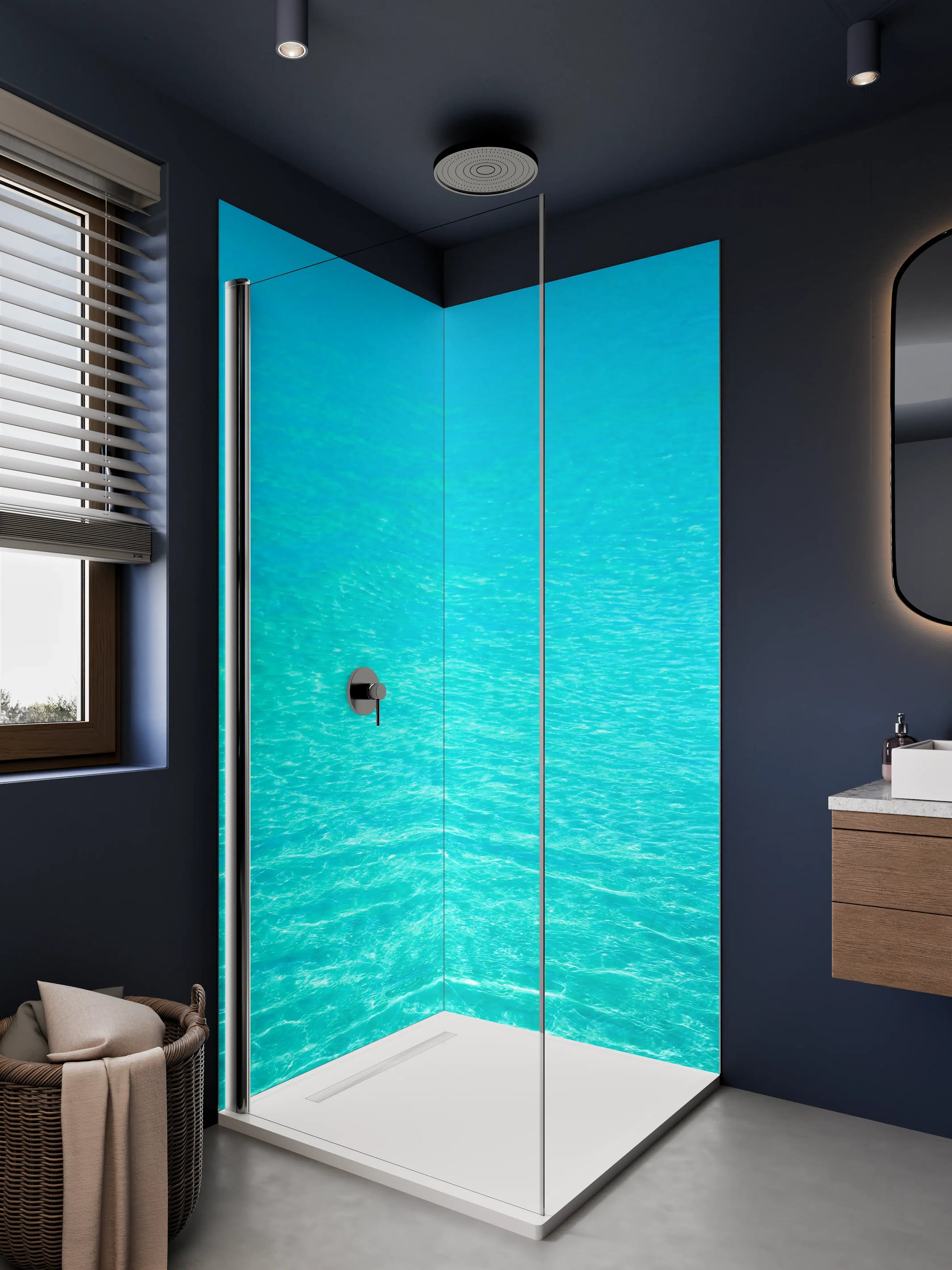 Duschrückwand - Blauer Ozean mit sanften Wellen im Sonnenlicht