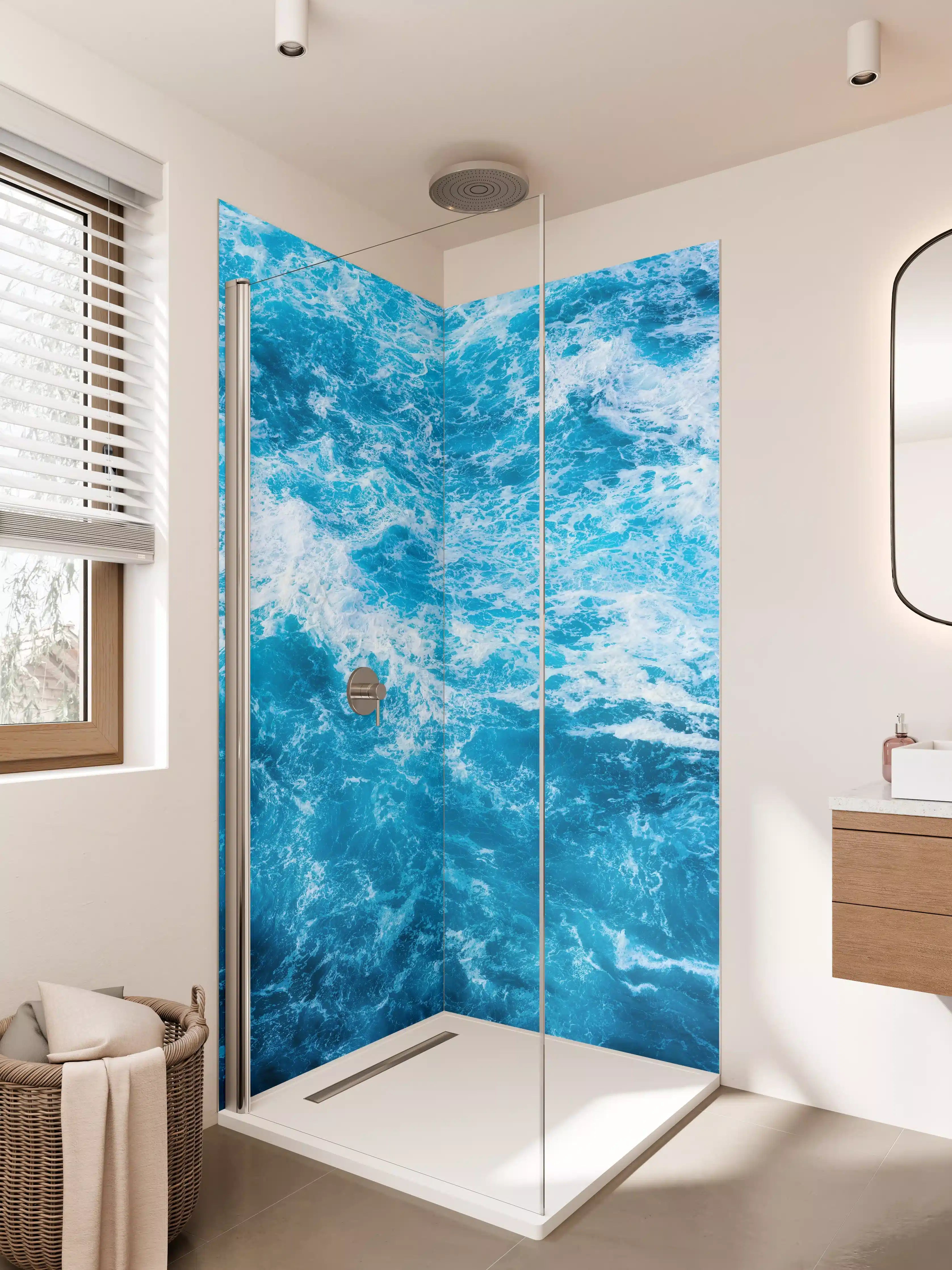 Duschrückwand - Blaues Wasser mit Wellen und Schaum