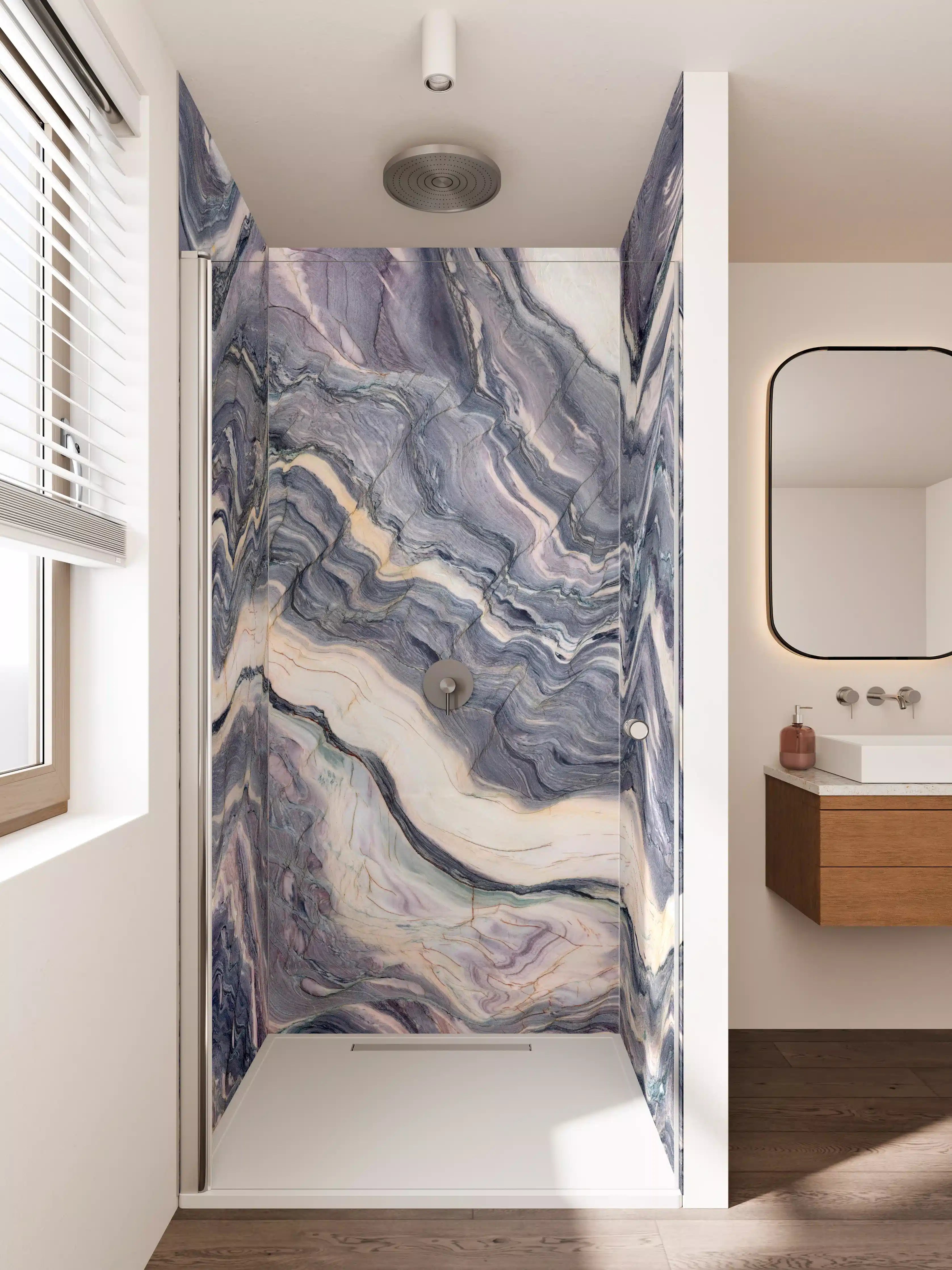 Duschrückwand - Blick auf farbige Marmorstruktur