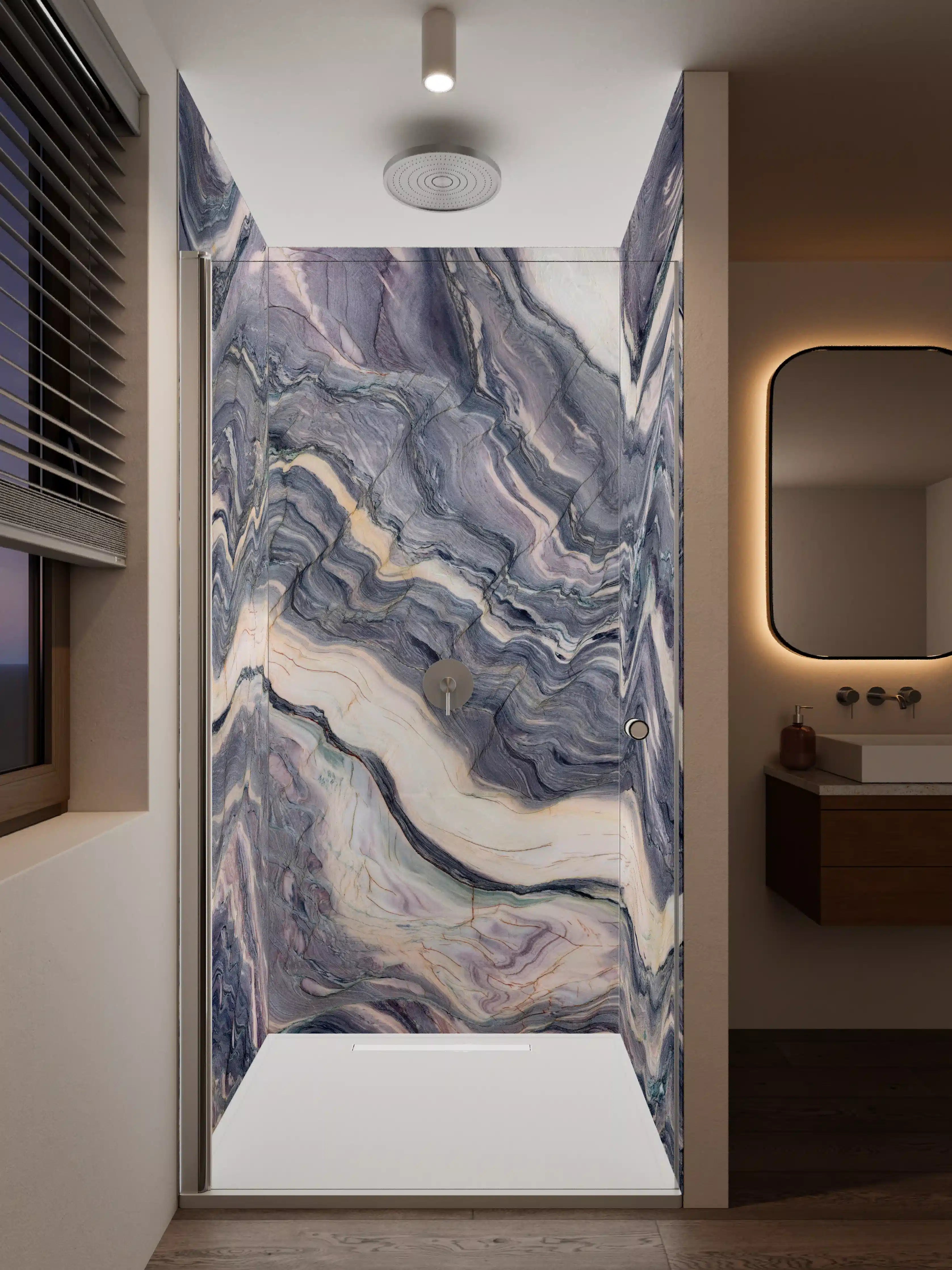 Duschrückwand - Blick auf farbige Marmorstruktur