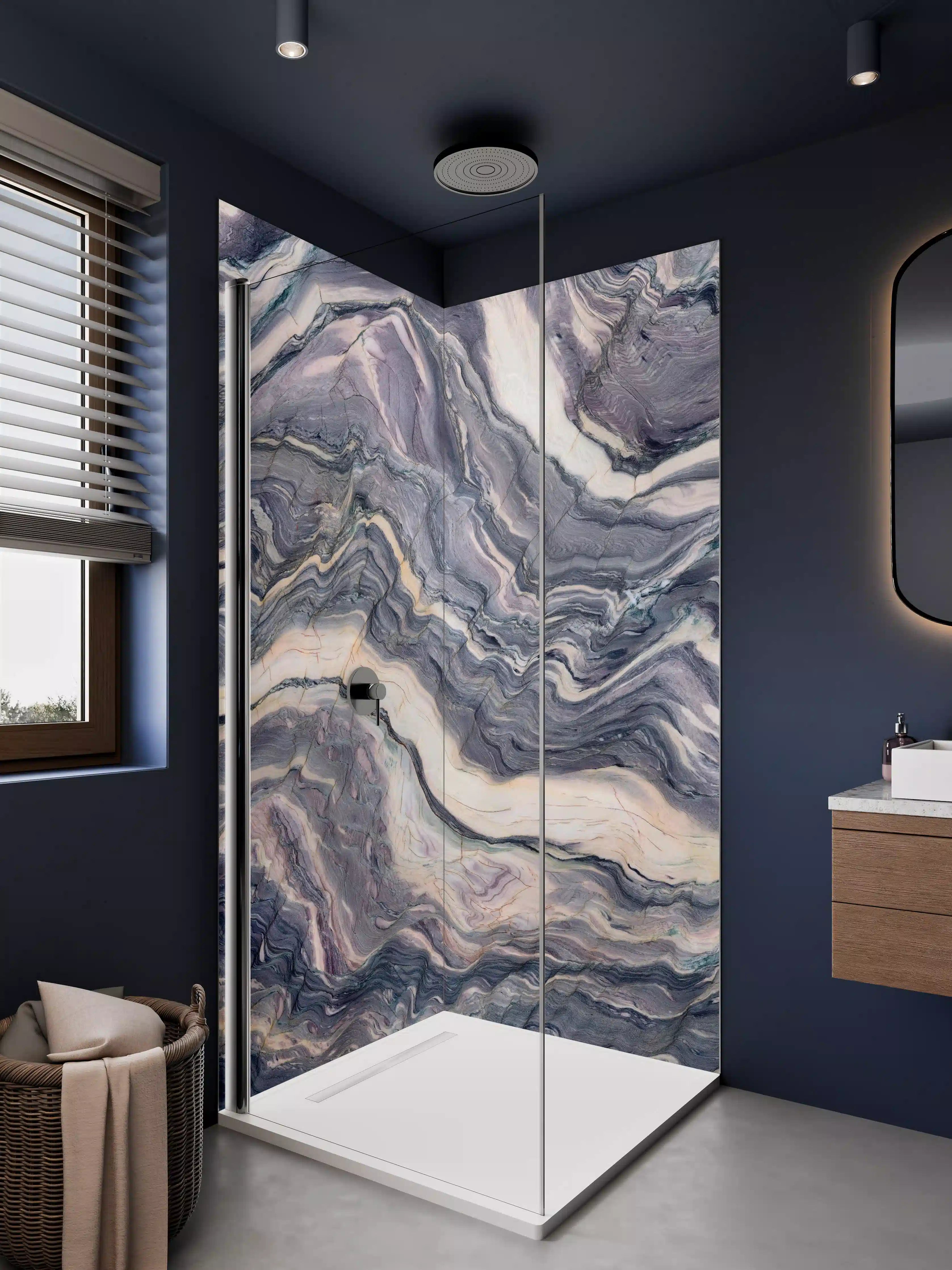 Duschrückwand - Blick auf farbige Marmorstruktur