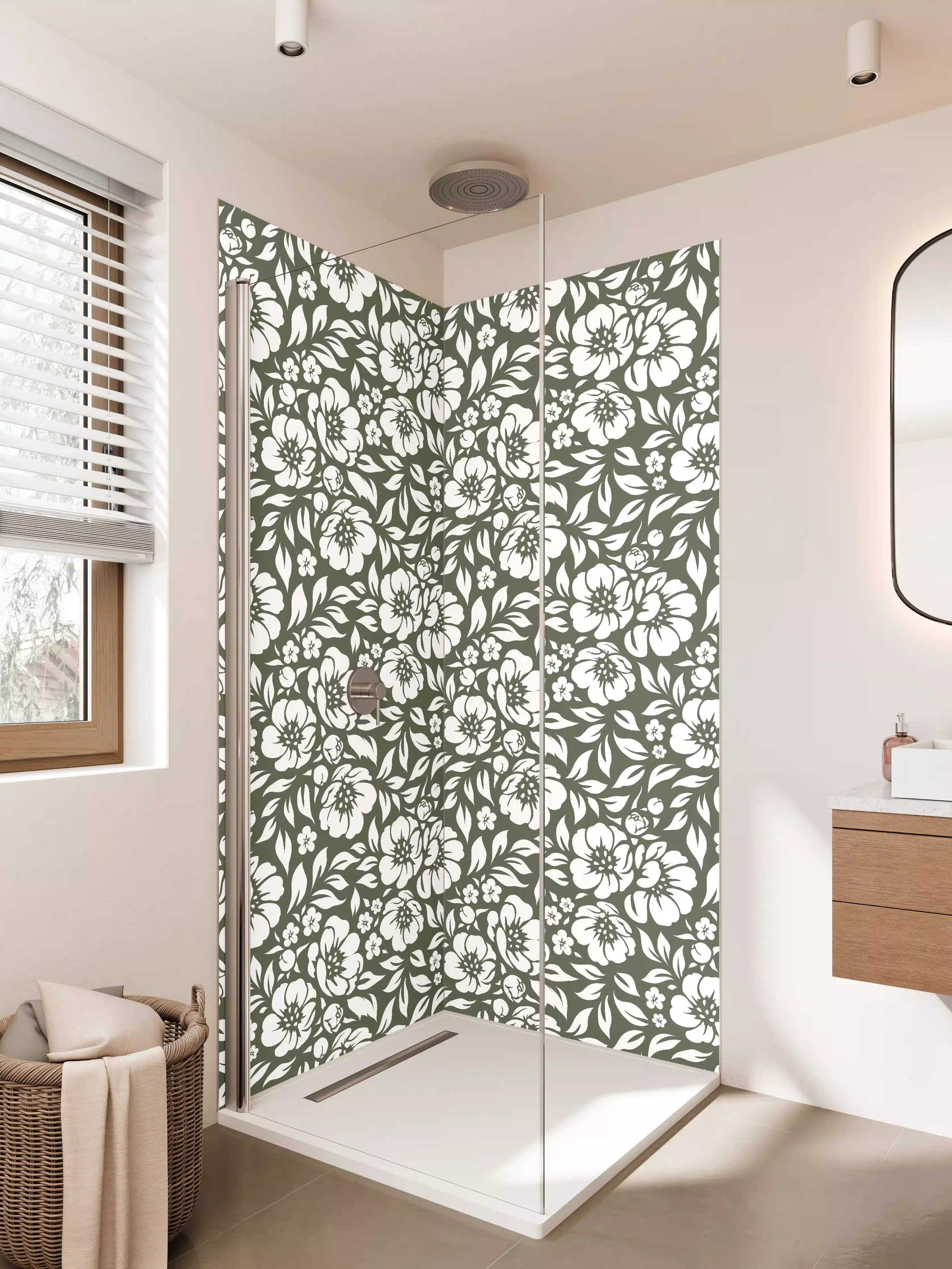 Duschrückwand - Blumenmuster in Schwarz-Weiß mit grünen Akzenten