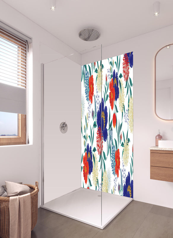 Duschrückwand - Bunte Blumenmuster Wandtapete Design in hellem Badezimmer mit Regenduschkopf  - zweiteilige Eck-Duschrückwand