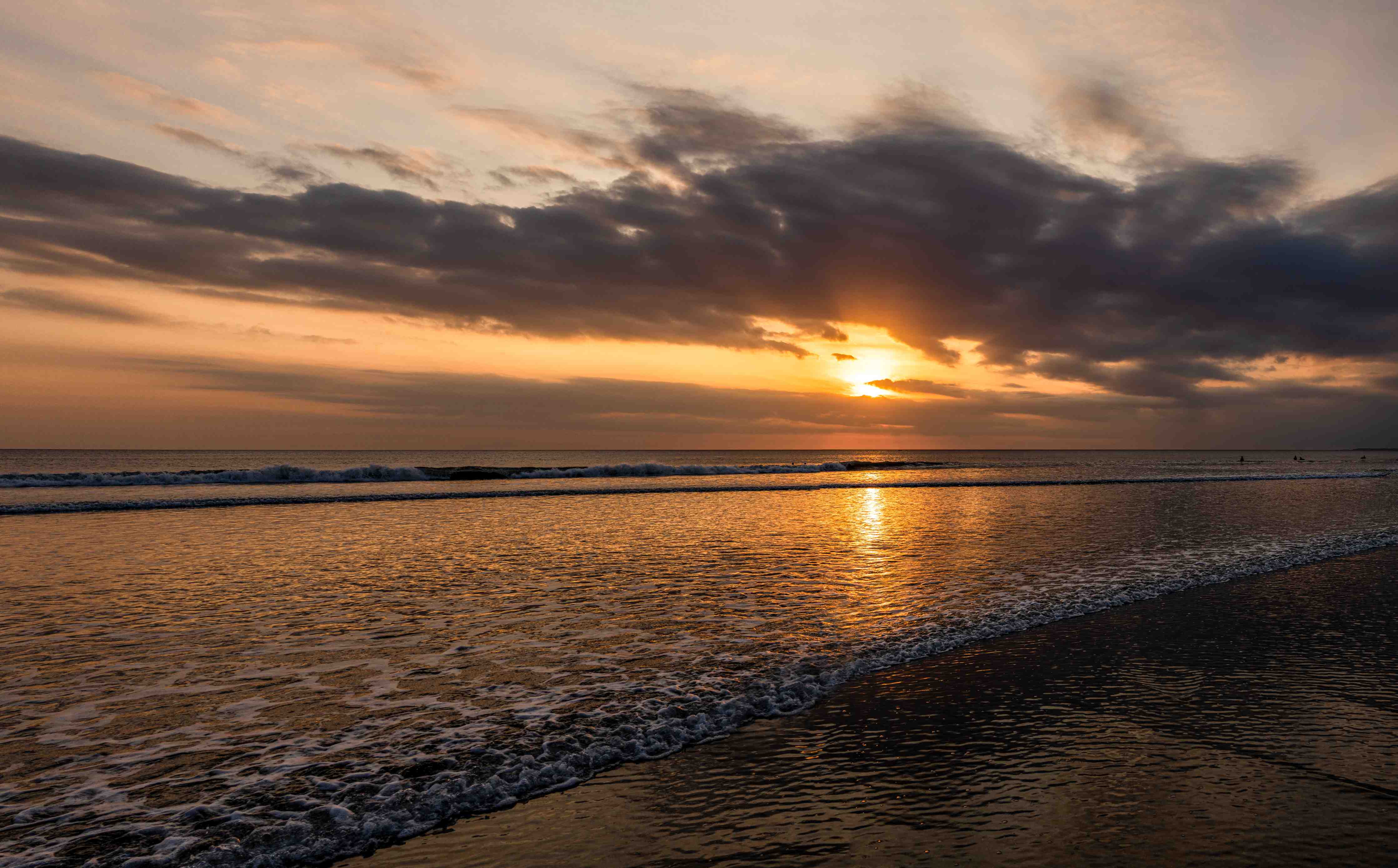 Duschrückwand-Dämmerung am Meer mit warmen Farbtönen
