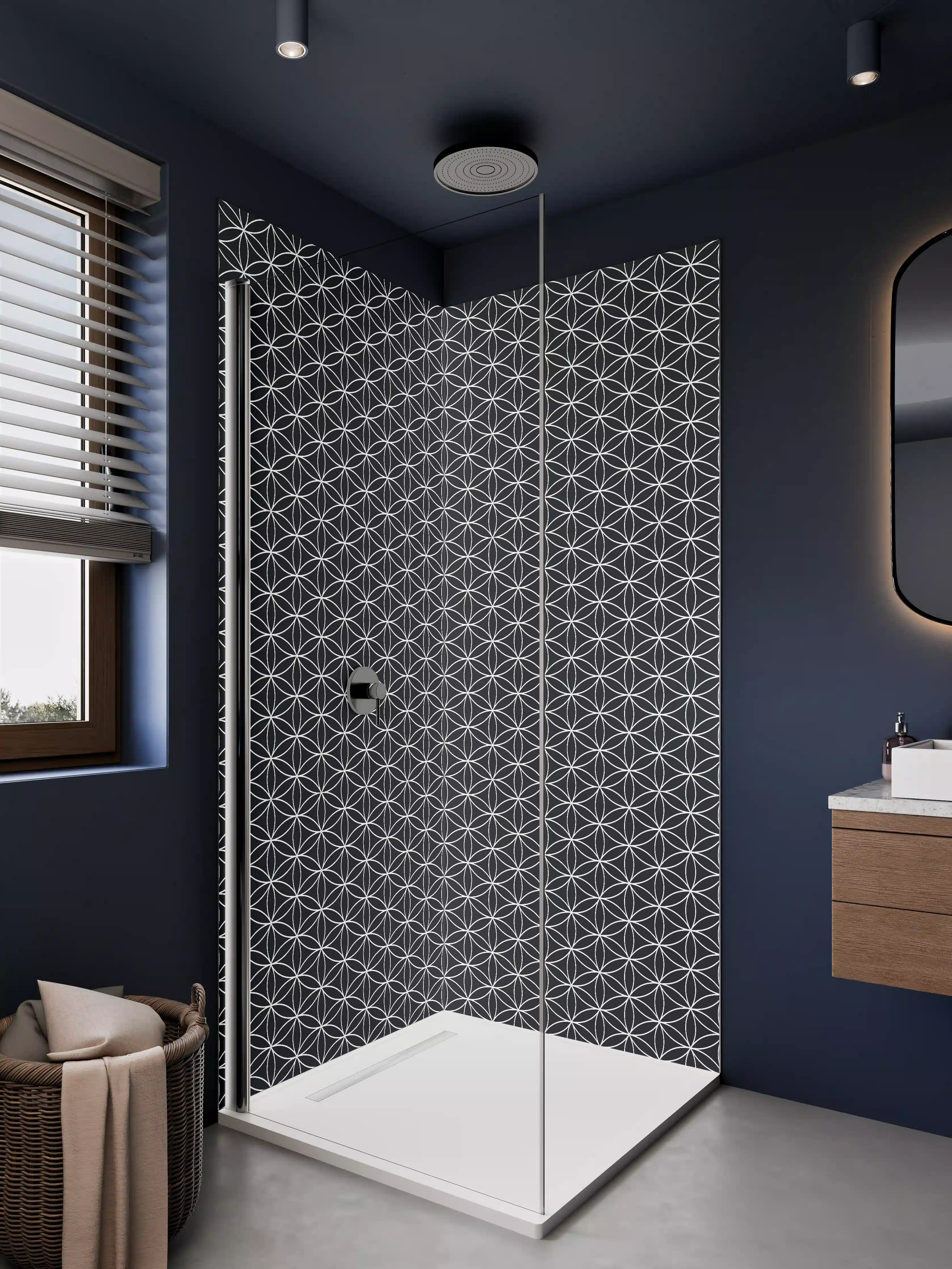 Duschrückwand - Detaillierte geometrische Muster in Schwarz und Grau