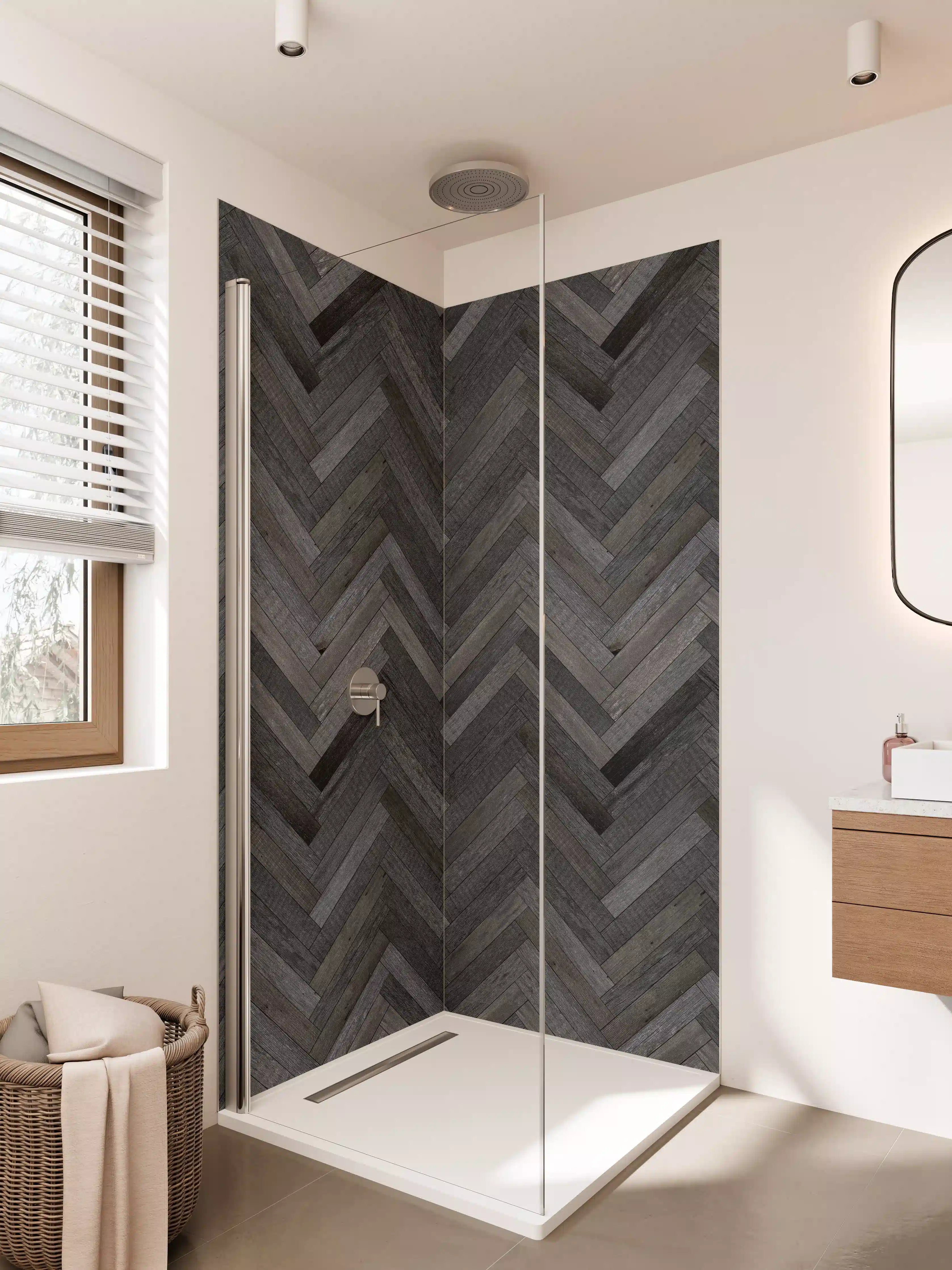 Duschrückwand - Dunkler Holzparkett im Herringbone-Muster