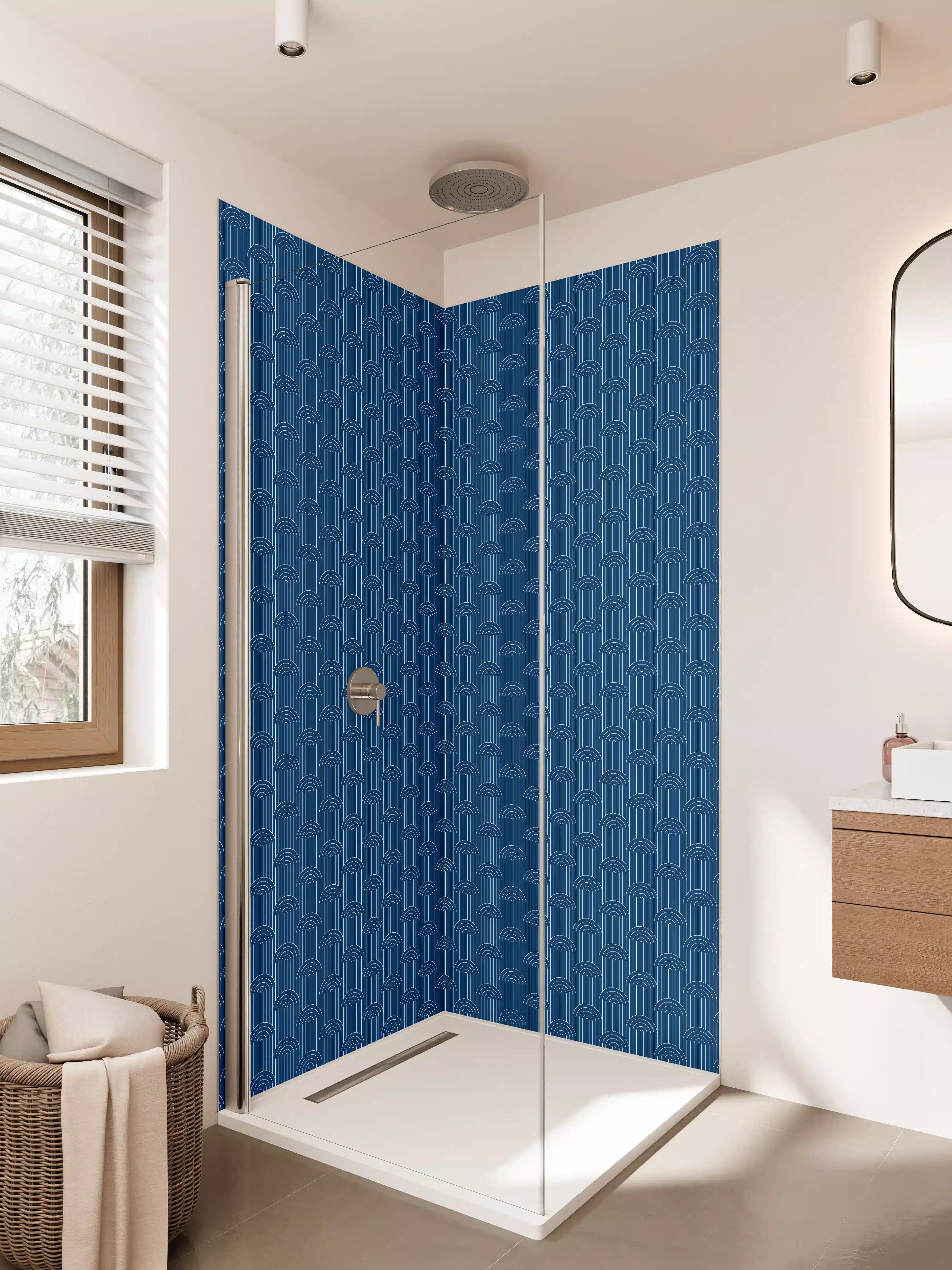 Duschrückwand - Dunkles Wellendesign in Blau
