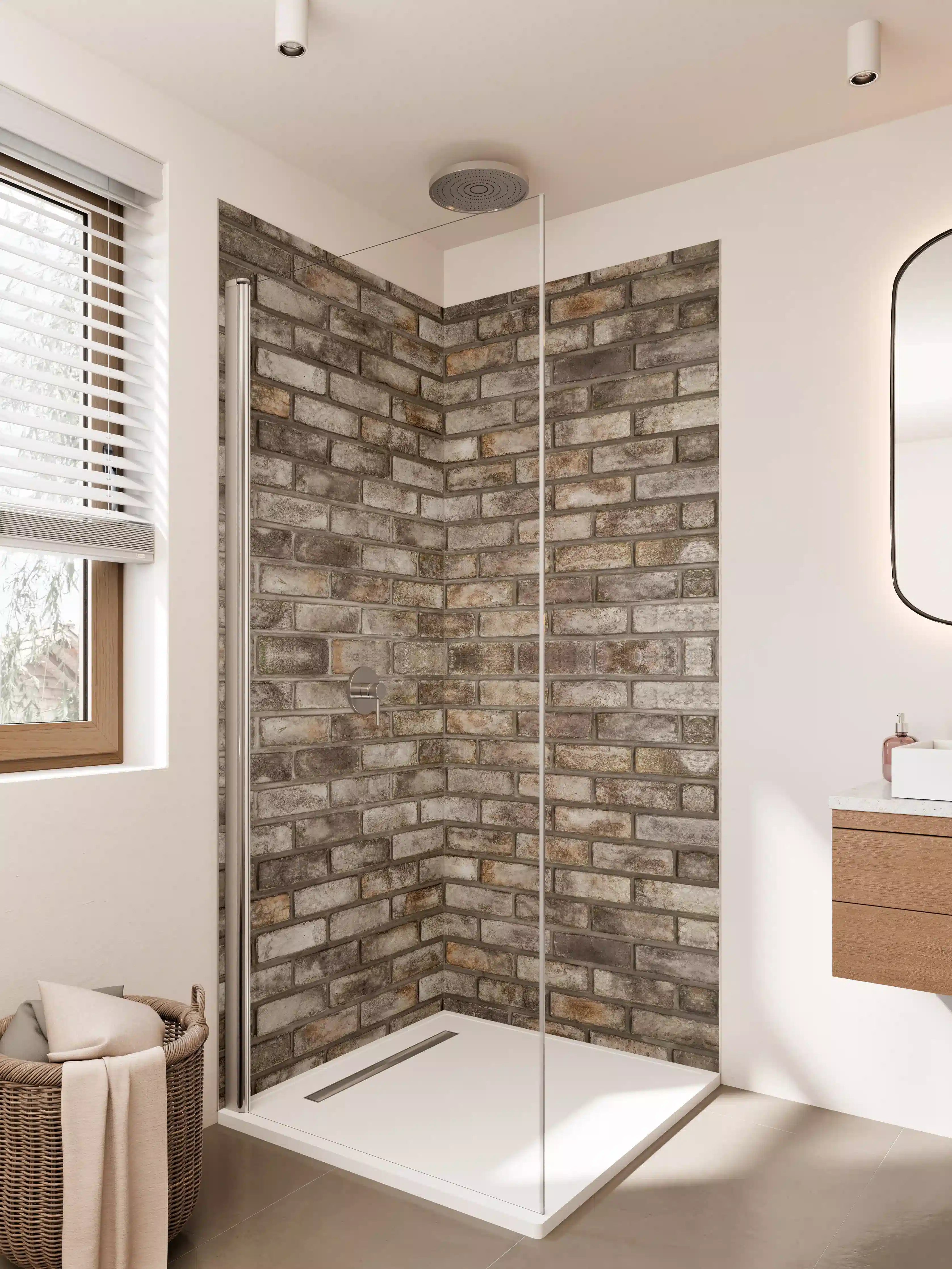 Duschrückwand - Rustikale Ziegelsteinwand in Erdtönen