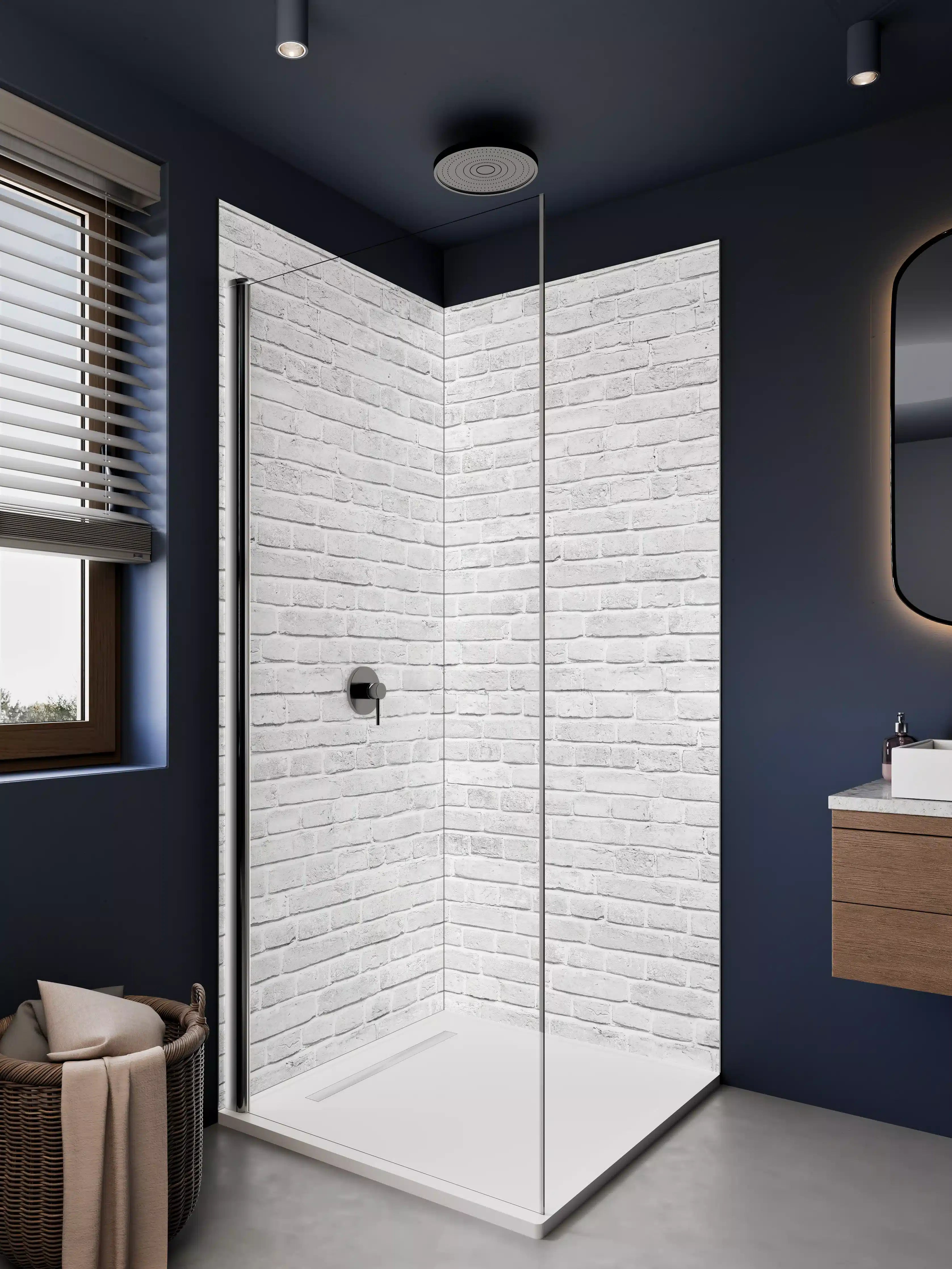 Duschrückwand - Weiße Ziegelwand mit dezenter Textur