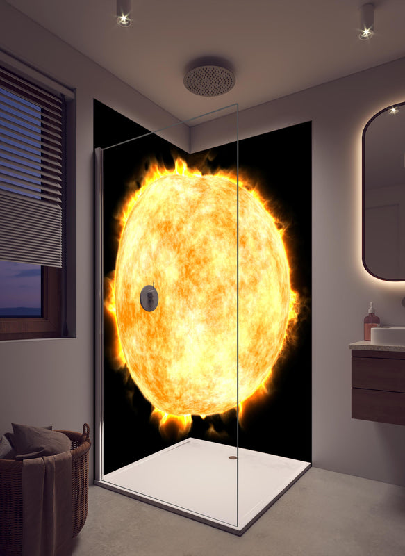 Duschrückwand -  Sonne auf Schwarzem Hintergrund in cremefarbenem Badezimmer mit Regenduschkopf