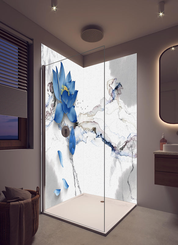 Duschrückwand - Abstrakte Illustration blauer Blume in cremefarbenem Badezimmer mit Regenduschkopf