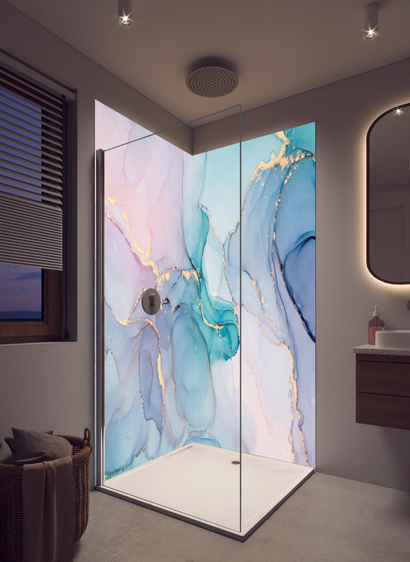 Duschrückwand - Abstrakte Muster mit goldenem Rand in cremefarbenem Badezimmer mit Regenduschkopf