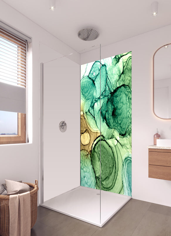 Duschrückwand - Abstrakte Ocker grüne Kreise in hellem Badezimmer mit Regenduschkopf - einteilige Duschrückwand