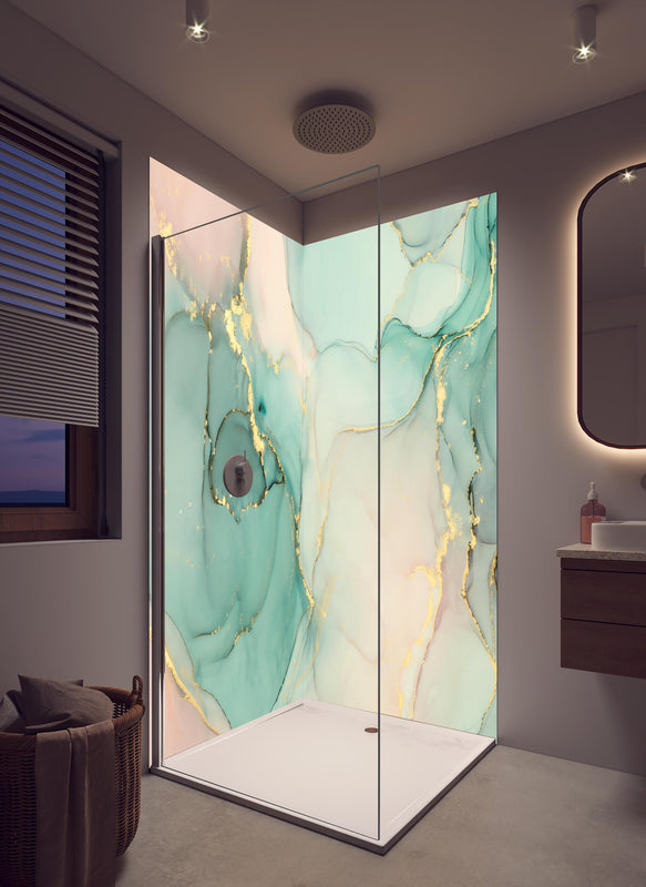 Duschrückwand - Abstrakte grünliche Muster mit goldenem Rand in cremefarbenem Badezimmer mit Regenduschkopf