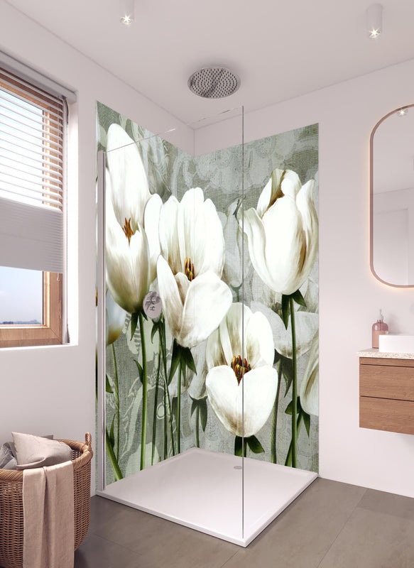 Duschrückwand - Abstraktes Blumen Tapetendesign in hellem Badezimmer mit Regenduschkopf  - zweiteilige Eck-Duschrückwand