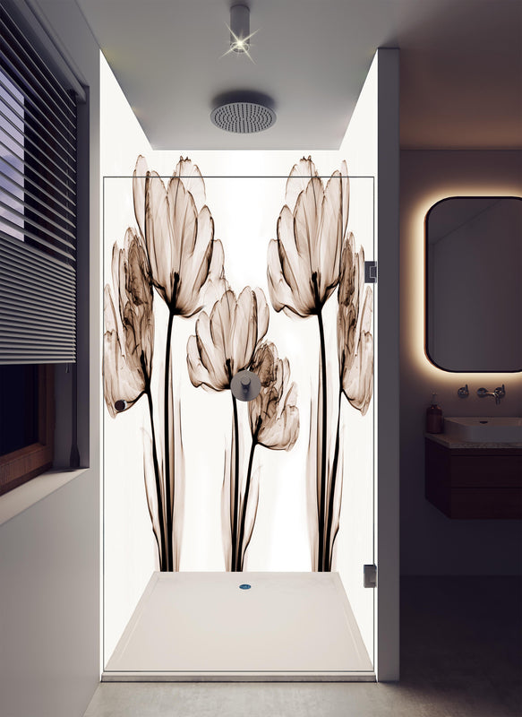 Duschrückwand - Abstraktes Blumendesign in luxuriöser Dusche mit Regenduschkopf