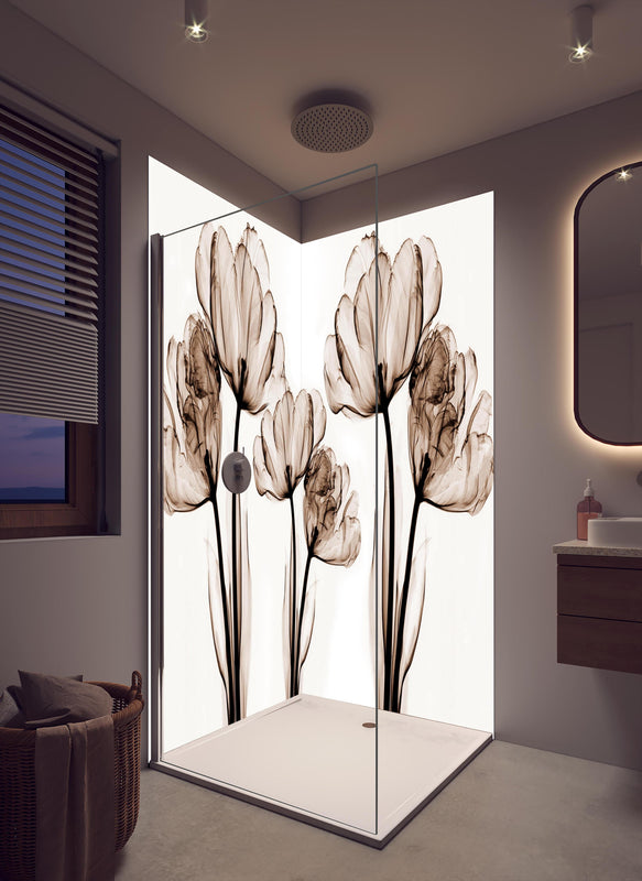 Duschrückwand - Abstraktes Blumendesign in cremefarbenem Badezimmer mit Regenduschkopf