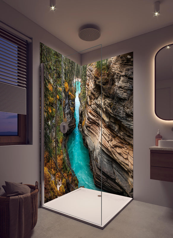 Duschrückwand - Athabasca Wasserfälle - Kanada in cremefarbenem Badezimmer mit Regenduschkopf