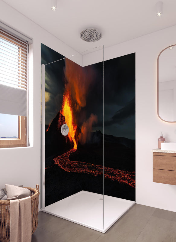 Duschrückwand - Ausbruch vom Vulkan in der Nacht in hellem Badezimmer mit Regenduschkopf  - zweiteilige Eck-Duschrückwand