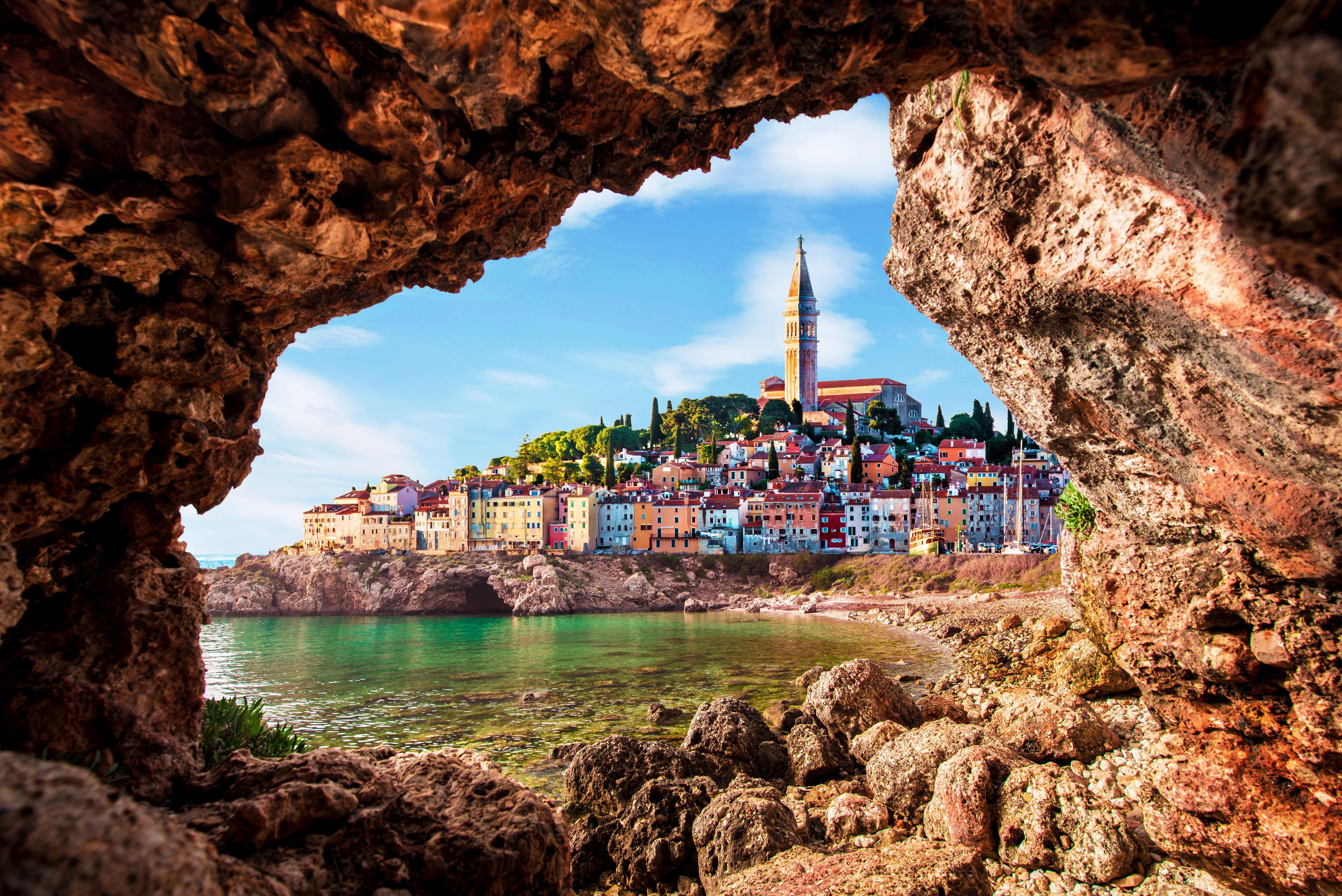 Duschrückwand-Außergewöhnlicher Blick auf alte Uhr in Piran