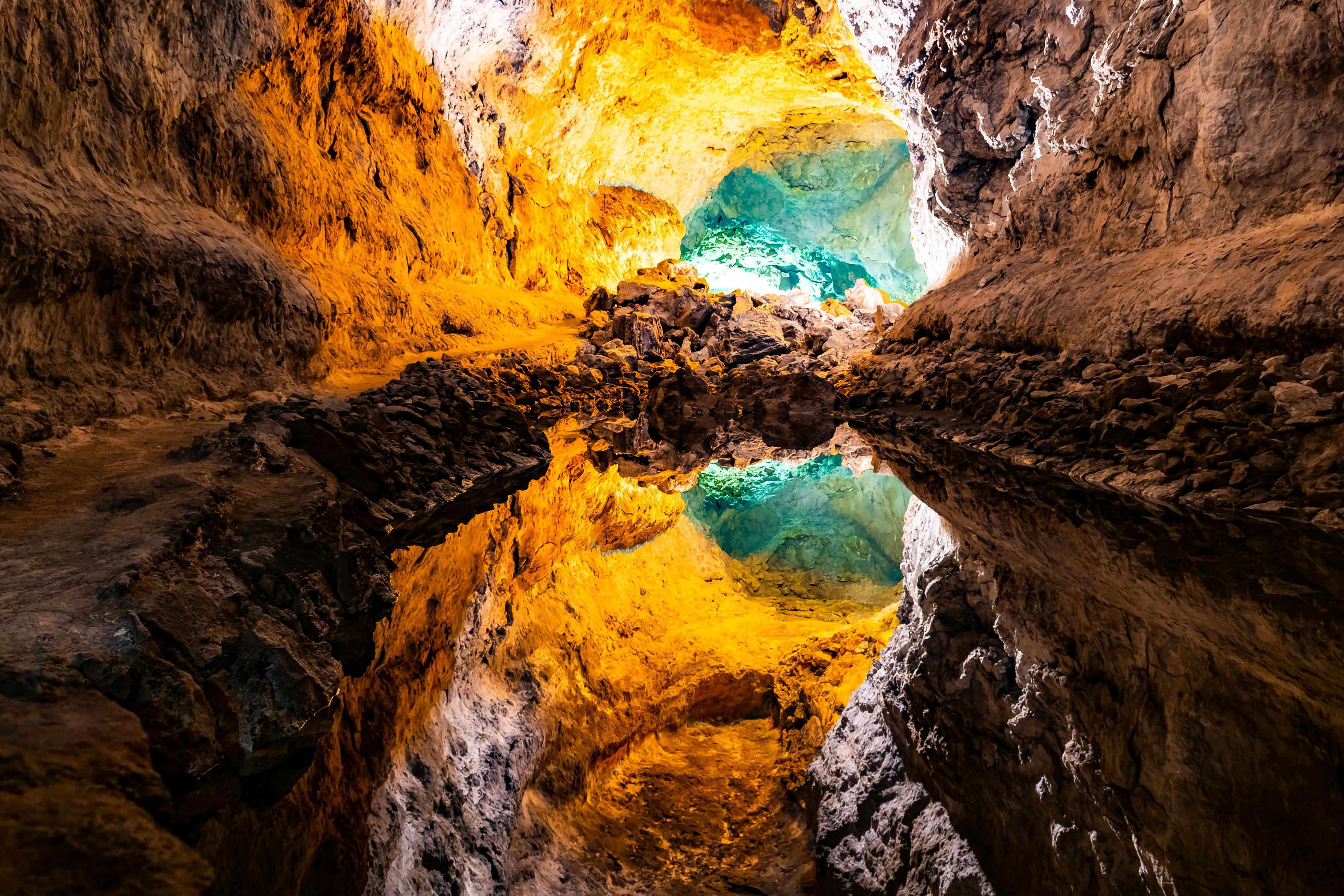 Duschrückwand-Bunte Lavaröhre in Spanien