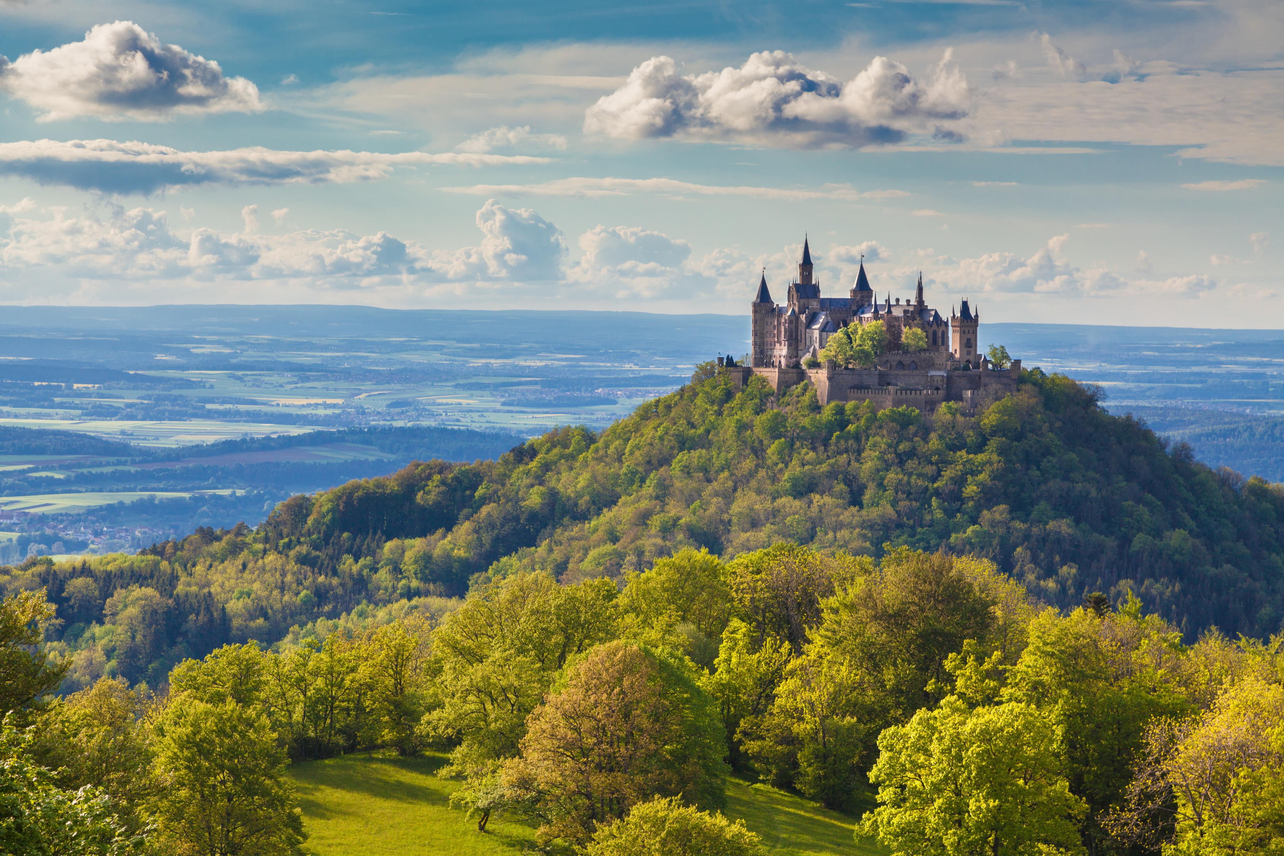 Duschrückwand-Burg Hohenzollern mit gelblichen Wald