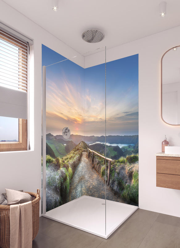 Duschrückwand - Die Insel Sao Miguel und der See Ponta Delgada in hellem Badezimmer mit Regenduschkopf  - zweiteilige Eck-Duschrückwand