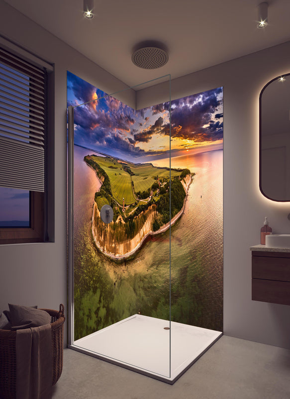 Duschrückwand - Drohnenansicht vom Kap Arkona in cremefarbenem Badezimmer mit Regenduschkopf