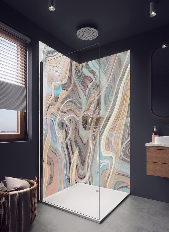 Duschrückwand - Ein Strudel aus Marmor in dunklem Badezimmer mit Regenduschkopf