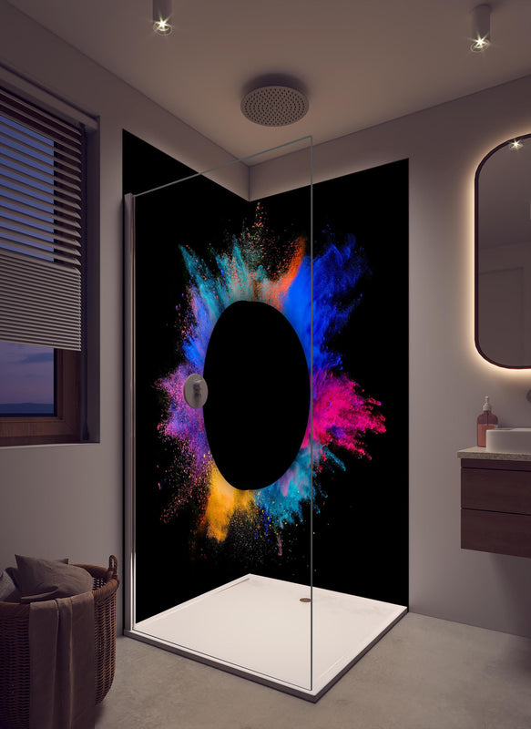Duschrückwand - Explosion von farbigem Pulver mit schwarzem Kreis in cremefarbenem Badezimmer mit Regenduschkopf