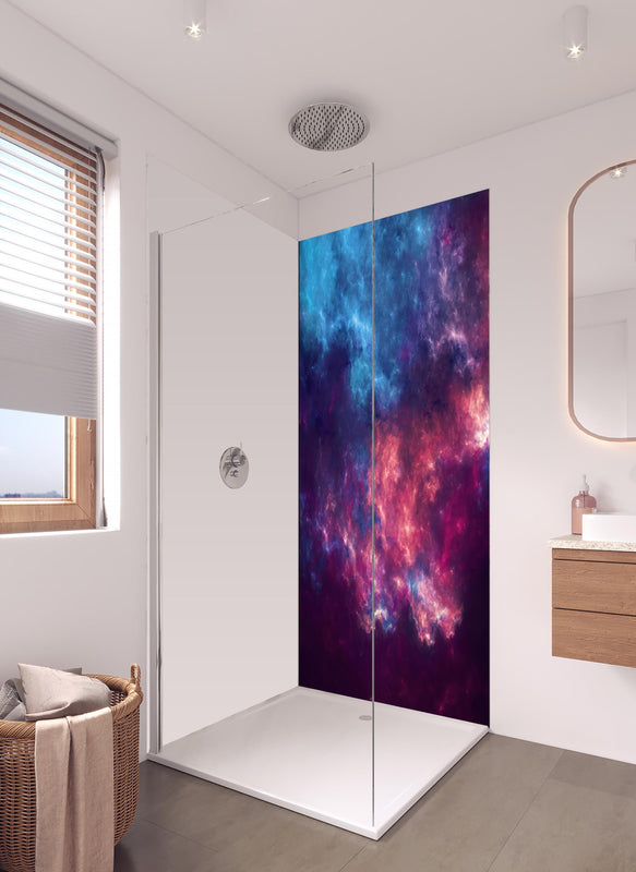 Duschrückwand - Fiktiver Weltraum in hellem Badezimmer mit Regenduschkopf - einteilige Duschrückwand