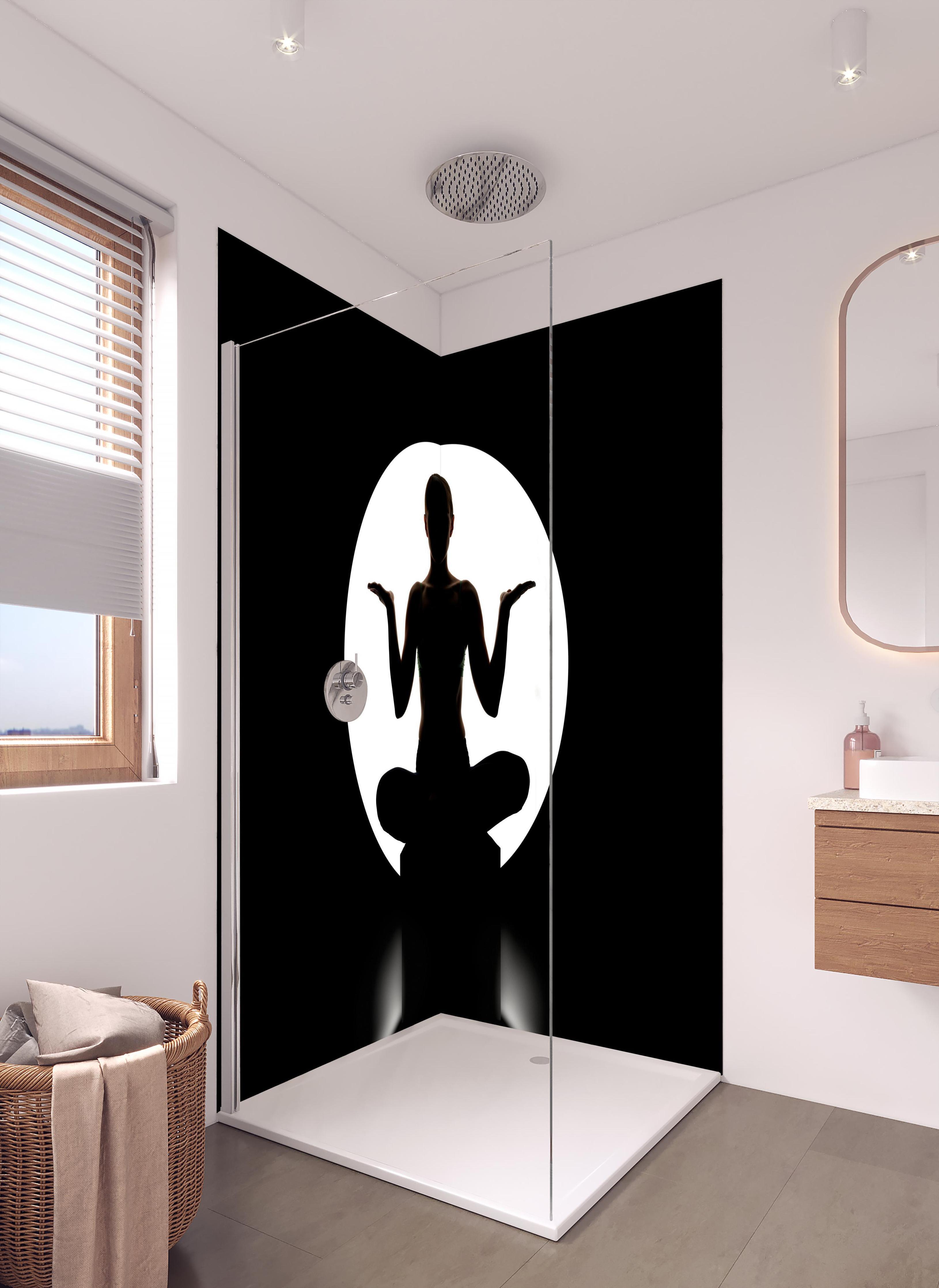 Duschrückwand - Frau Silhouette sitzt in Yoga-Pose in hellem Badezimmer mit Regenduschkopf  - zweiteilige Eck-Duschrückwand