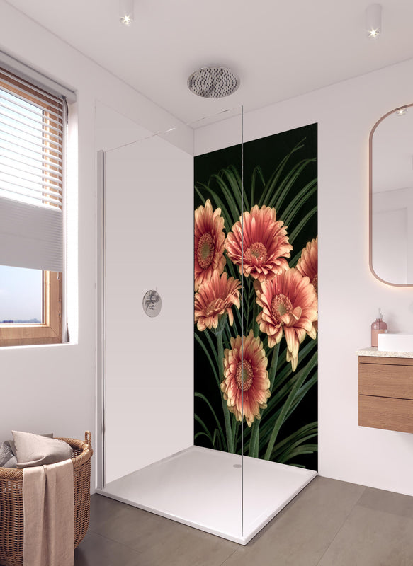 Duschrückwand - Frischer Blumenstrauß Stillleben in hellem Badezimmer mit Regenduschkopf - einteilige Duschrückwand