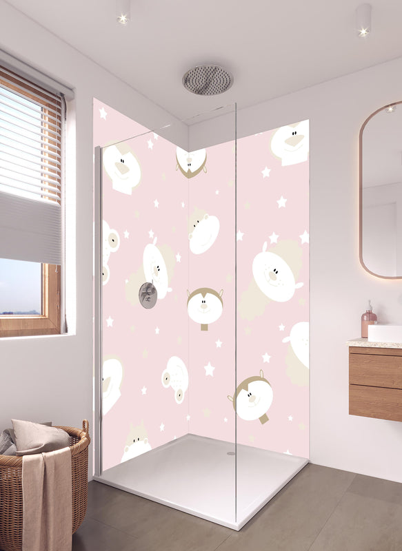 Duschrückwand - Fröhliche Tiere bunt gemischt in hellem Badezimmer mit Regenduschkopf  - zweiteilige Eck-Duschrückwand